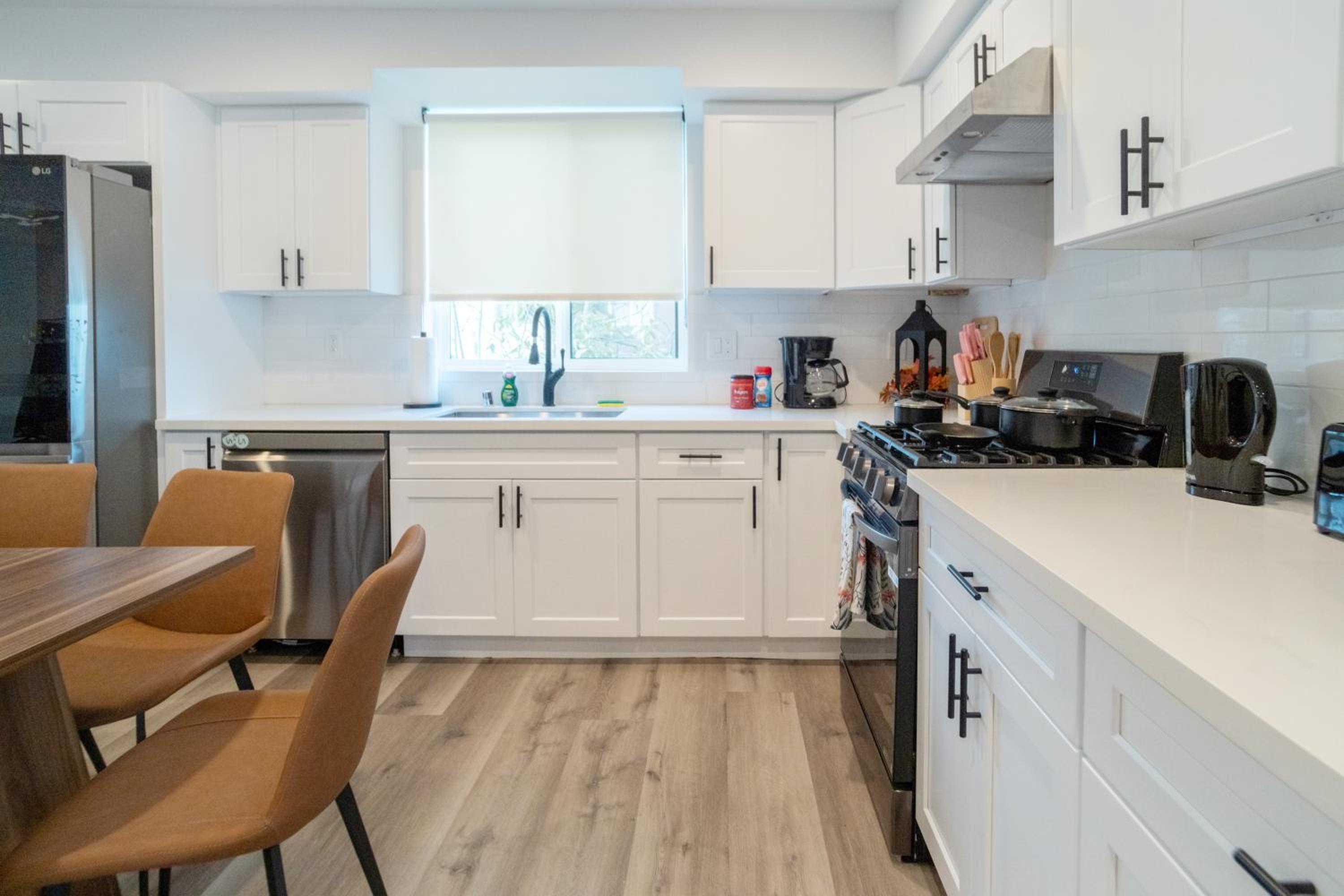 Stylish & Cozy Retreat Near USC & Downtown LA