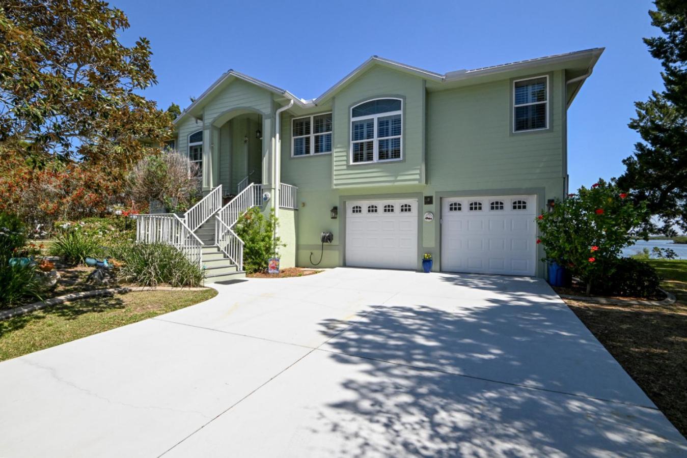 Ozello Manor Waterfront private dock large patio sleeps 8 dog ok