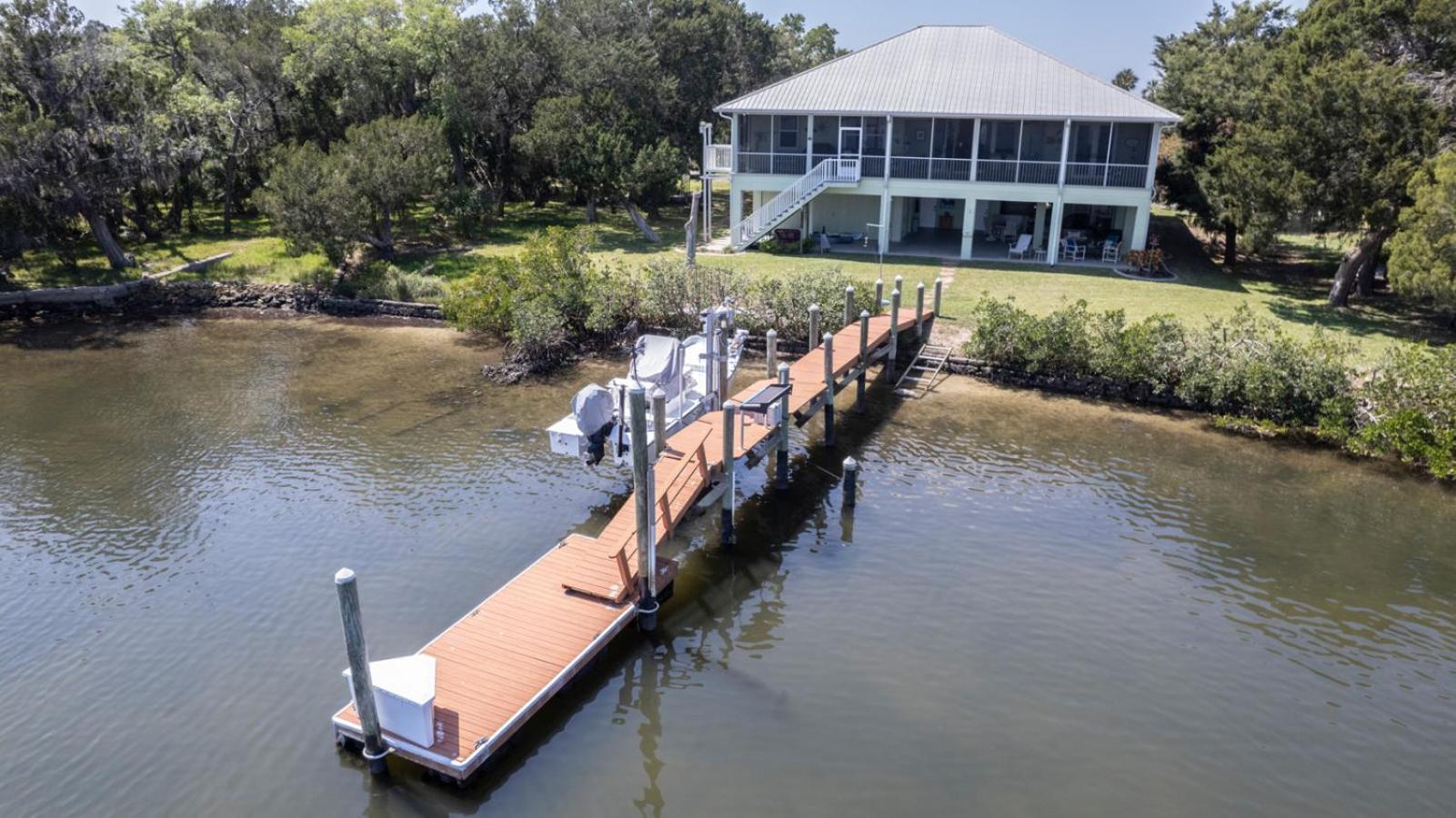 Ozello Manor Waterfront private dock large patio sleeps 8 dog ok