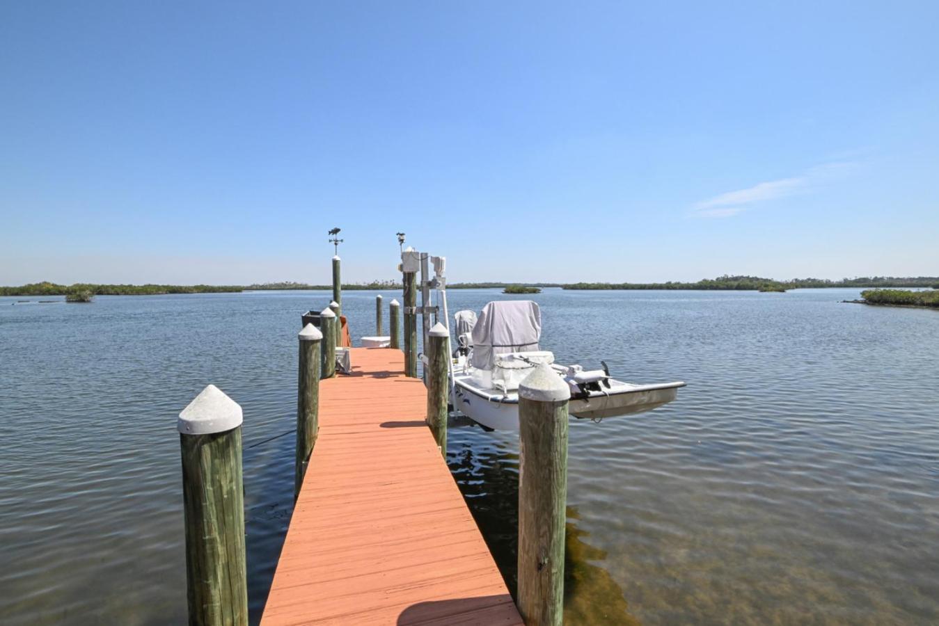 Ozello Manor Waterfront private dock large patio sleeps 8 dog ok