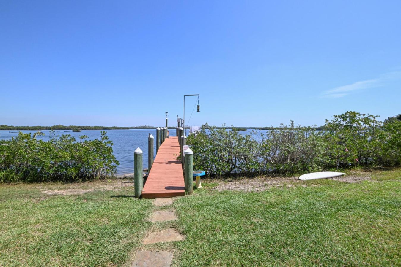 Ozello Manor Waterfront private dock large patio sleeps 8 dog ok