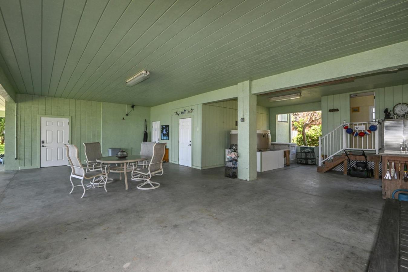 Ozello Manor Waterfront private dock large patio sleeps 8 dog ok