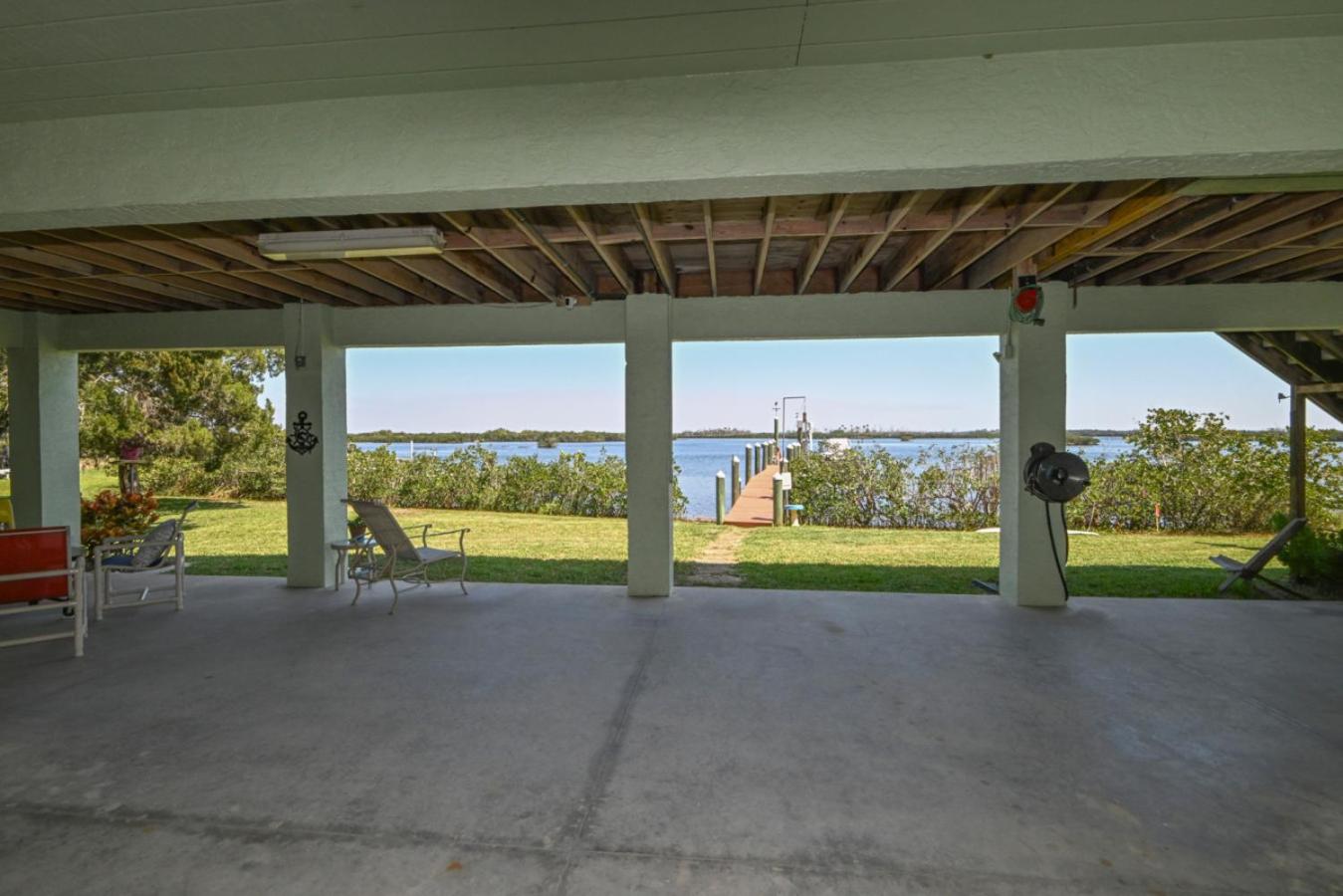 Ozello Manor Waterfront private dock large patio sleeps 8 dog ok