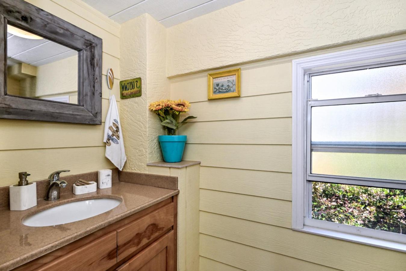 Ozello Manor Waterfront private dock large patio sleeps 8 dog ok