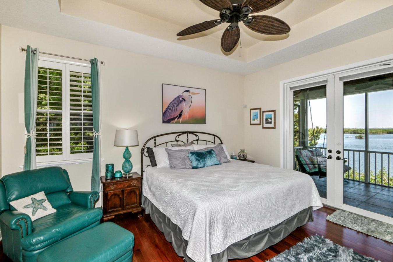 Ozello Manor Waterfront private dock large patio sleeps 8 dog ok