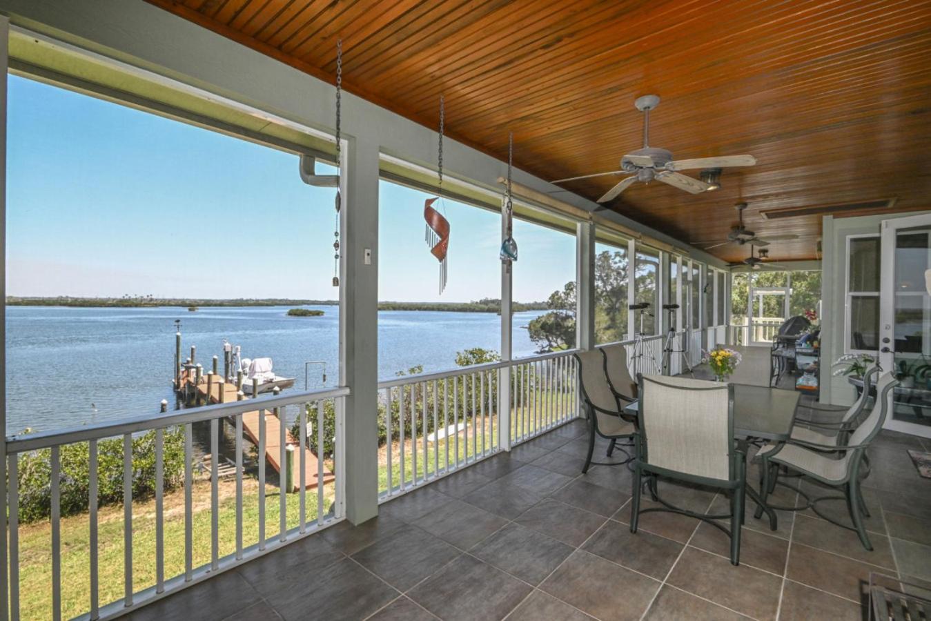 Ozello Manor Waterfront private dock large patio sleeps 8 dog ok