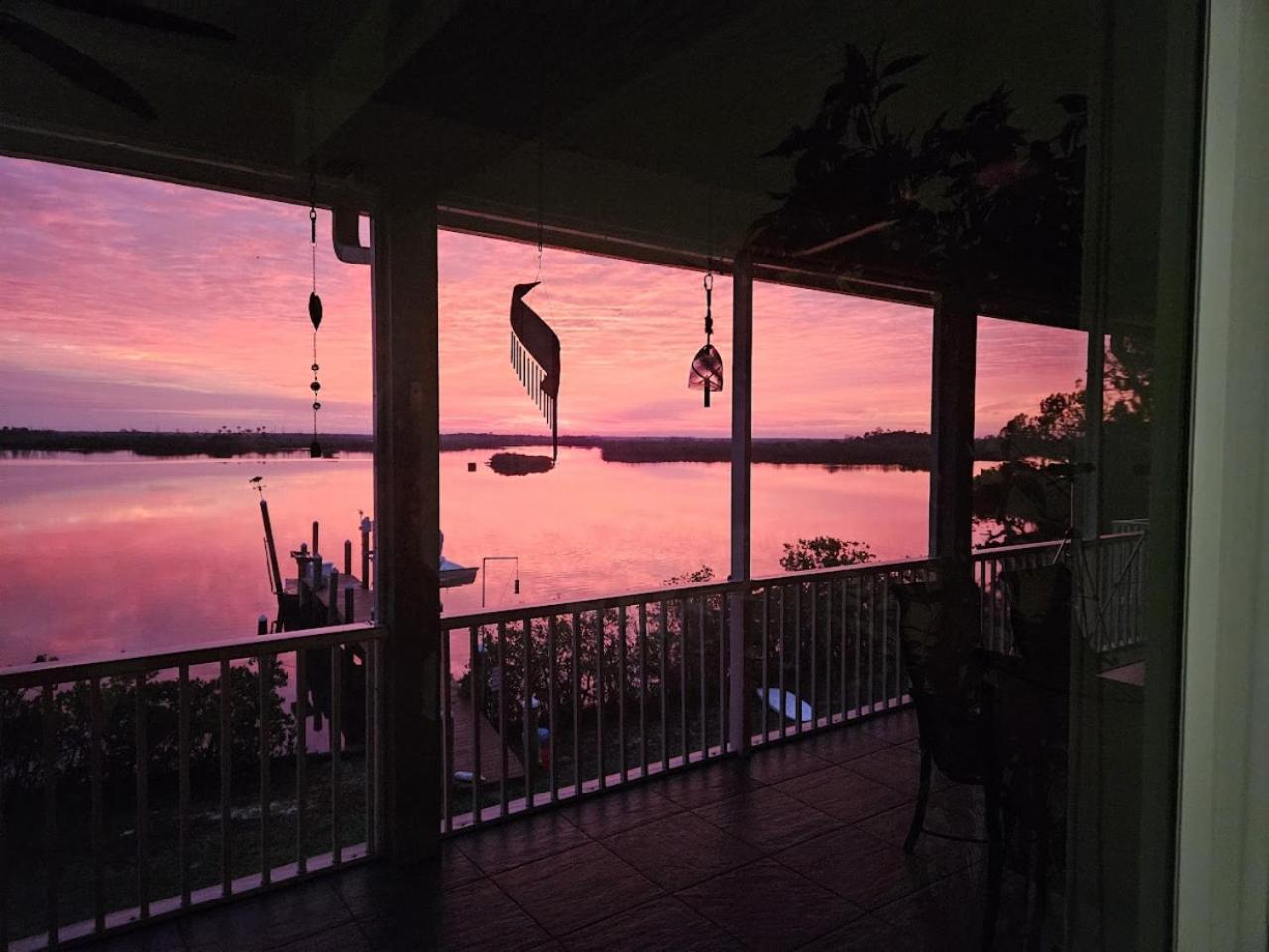 Ozello Manor Waterfront private dock large patio sleeps 8 dog ok