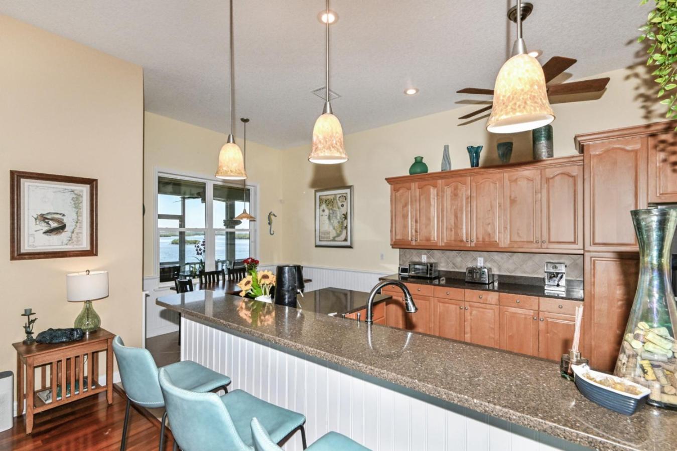 Ozello Manor Waterfront private dock large patio sleeps 8 dog ok