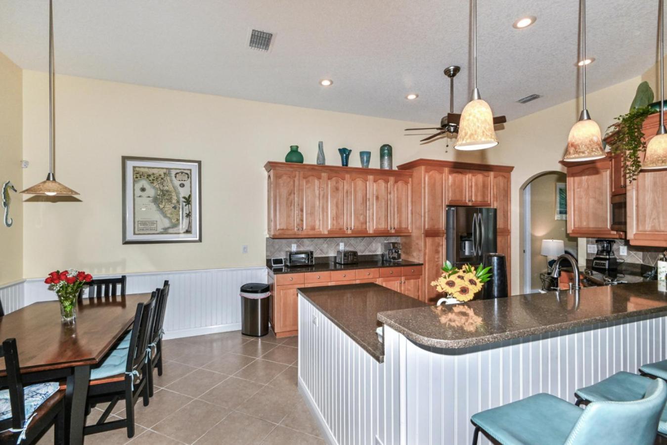 Ozello Manor Waterfront private dock large patio sleeps 8 dog ok
