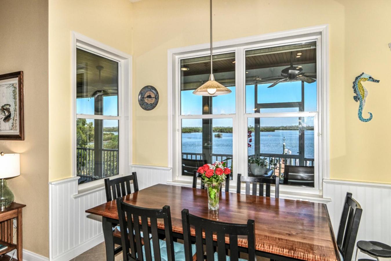 Ozello Manor Waterfront private dock large patio sleeps 8 dog ok