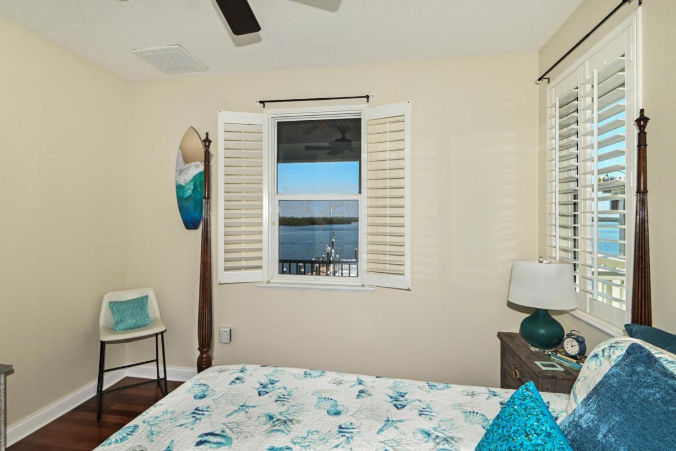 Ozello Manor Waterfront private dock large patio sleeps 8 dog ok