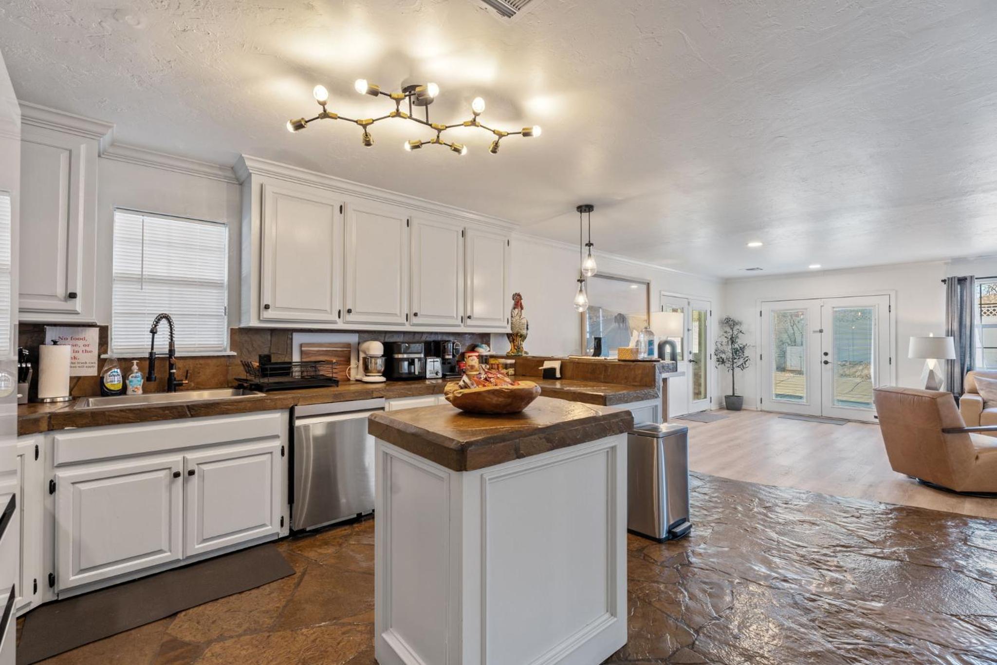 7BR Lakehome For Relocation & Extended Stays #NH