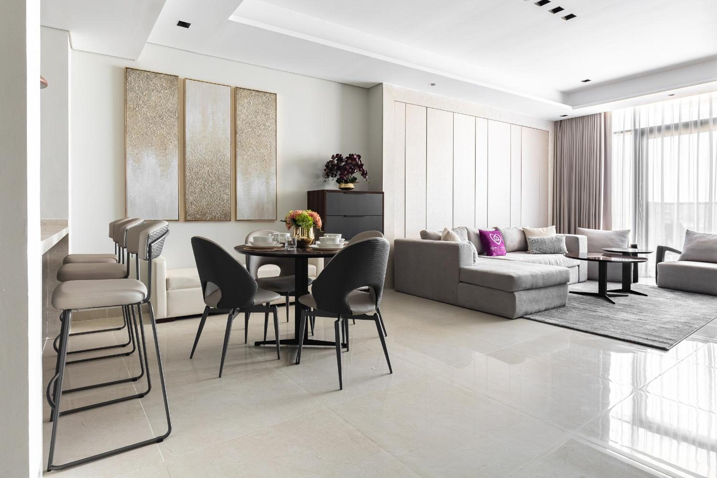SIMPLY COMFORT Apartments at Nobles Tower Luxury Burj View