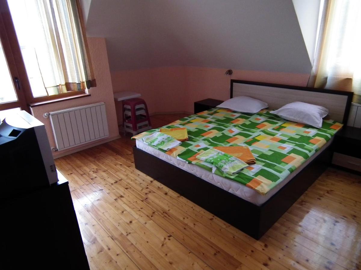 Photo 33