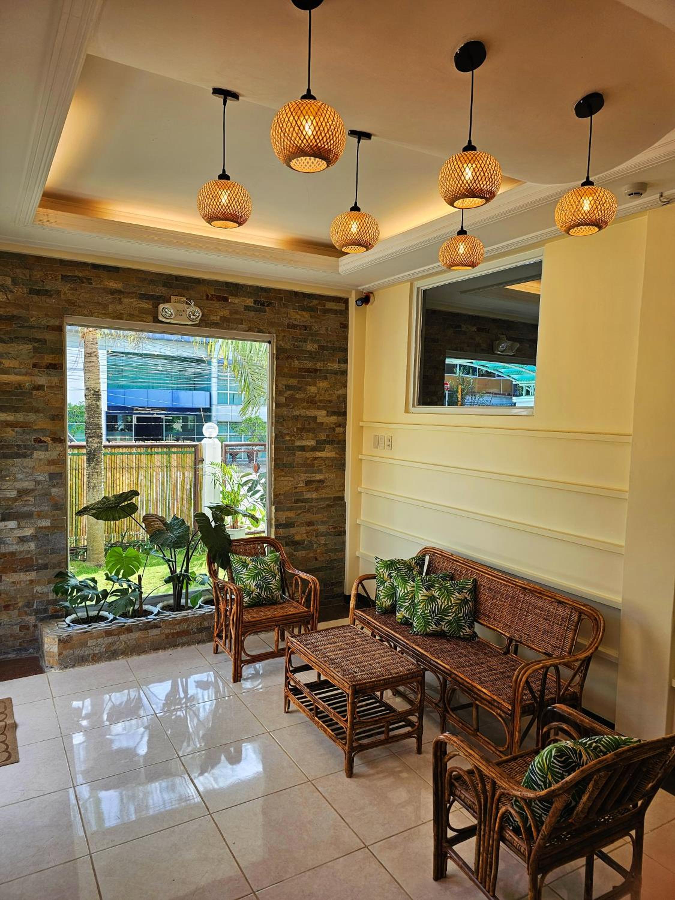 Adlaw Inn