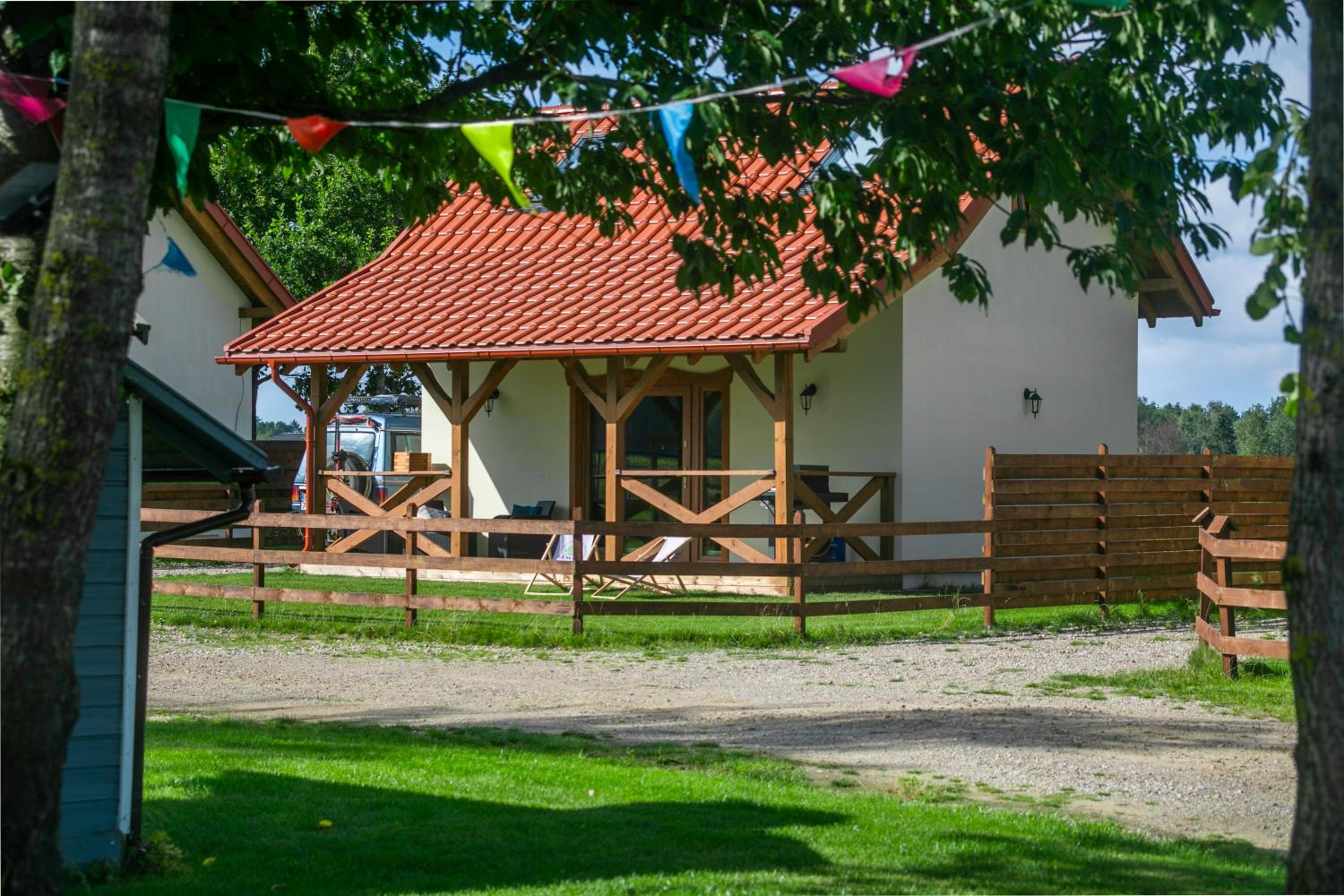 Ostoja Lemany - domki na Kaszubach, sauna, balia-jacuzzi, plac zabaw, tyrolka , dwa boiska, miejsce na ognisko, grill gazowy