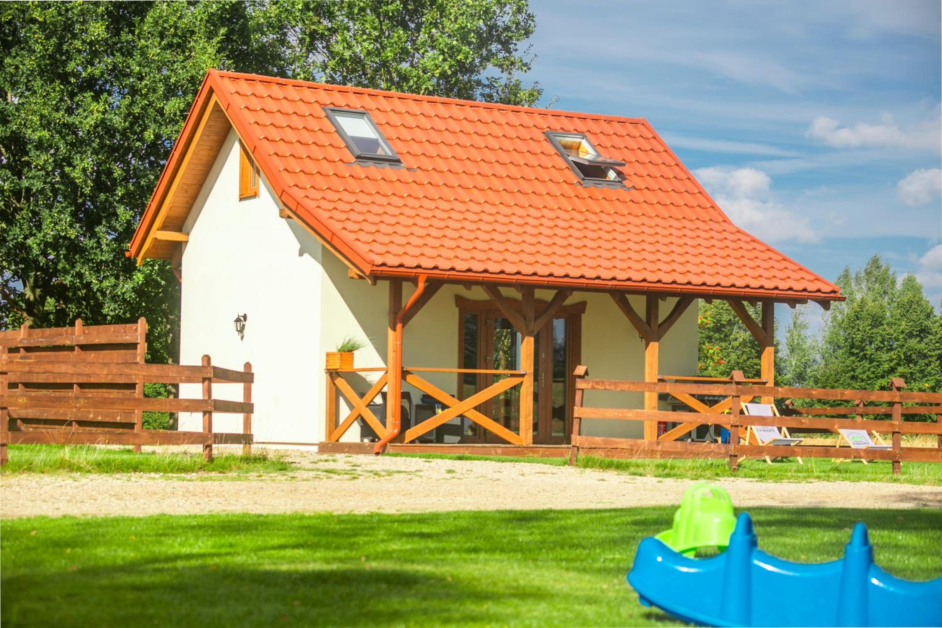 Ostoja Lemany - domki na Kaszubach, sauna, balia-jacuzzi, plac zabaw, tyrolka , dwa boiska, miejsce na ognisko, grill gazowy