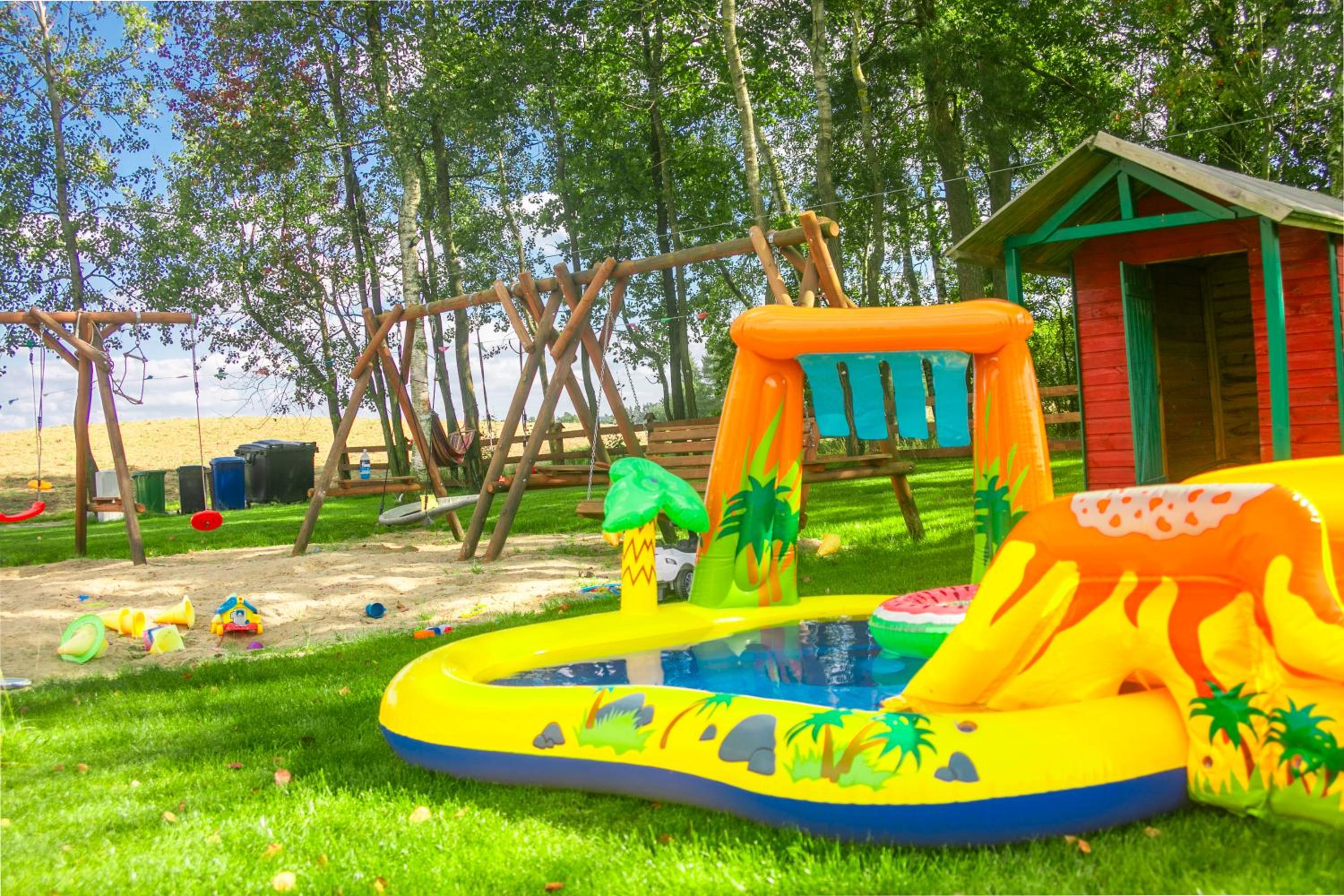 Ostoja Lemany - domki na Kaszubach, sauna, balia-jacuzzi, plac zabaw, tyrolka , dwa boiska, miejsce na ognisko, grill gazowy