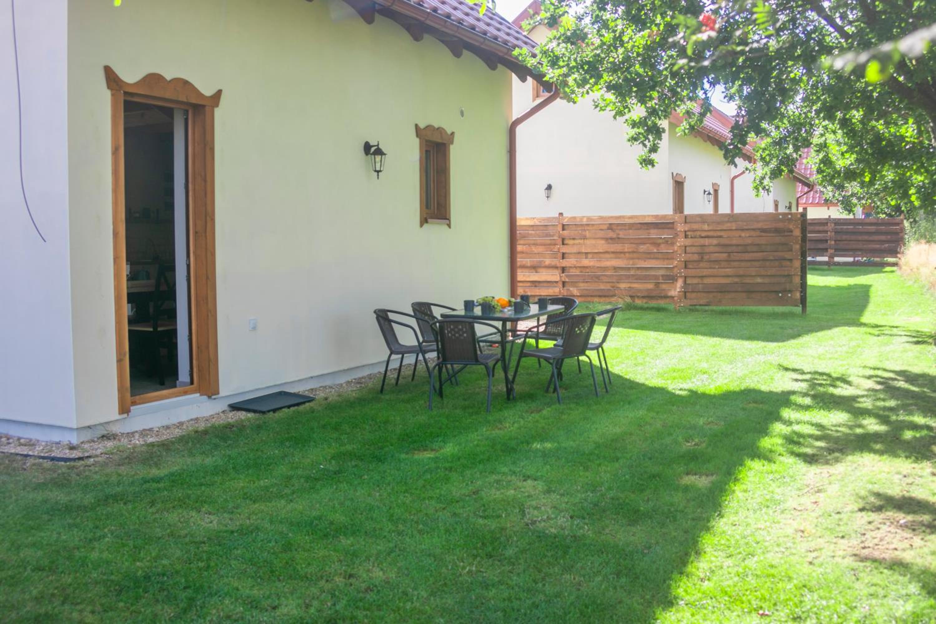 Ostoja Lemany - domki na Kaszubach, sauna, balia-jacuzzi, plac zabaw, tyrolka , dwa boiska, miejsce na ognisko, grill gazowy
