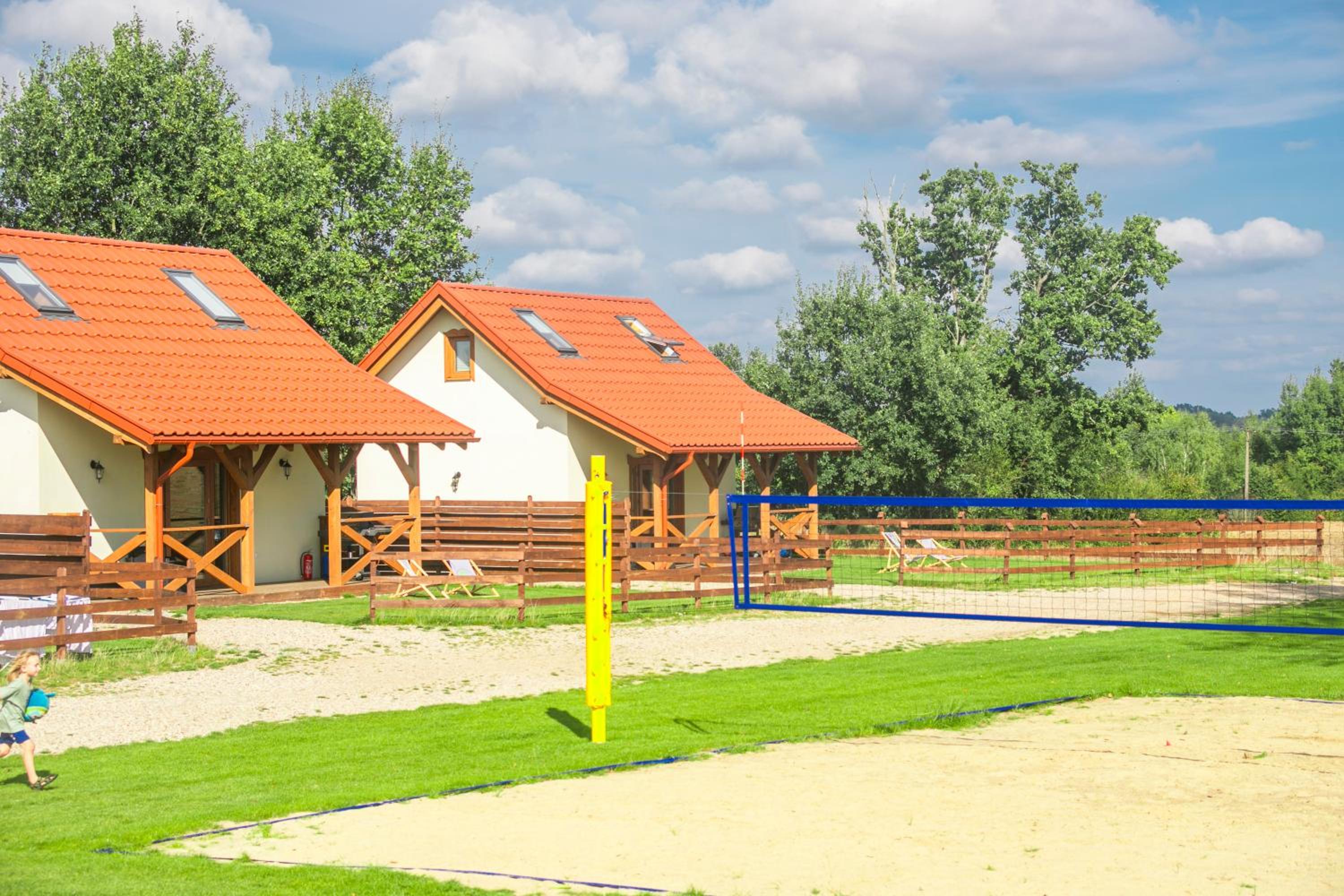 Ostoja Lemany - domki na Kaszubach, sauna, balia-jacuzzi, plac zabaw, tyrolka , dwa boiska, miejsce na ognisko, grill gazowy