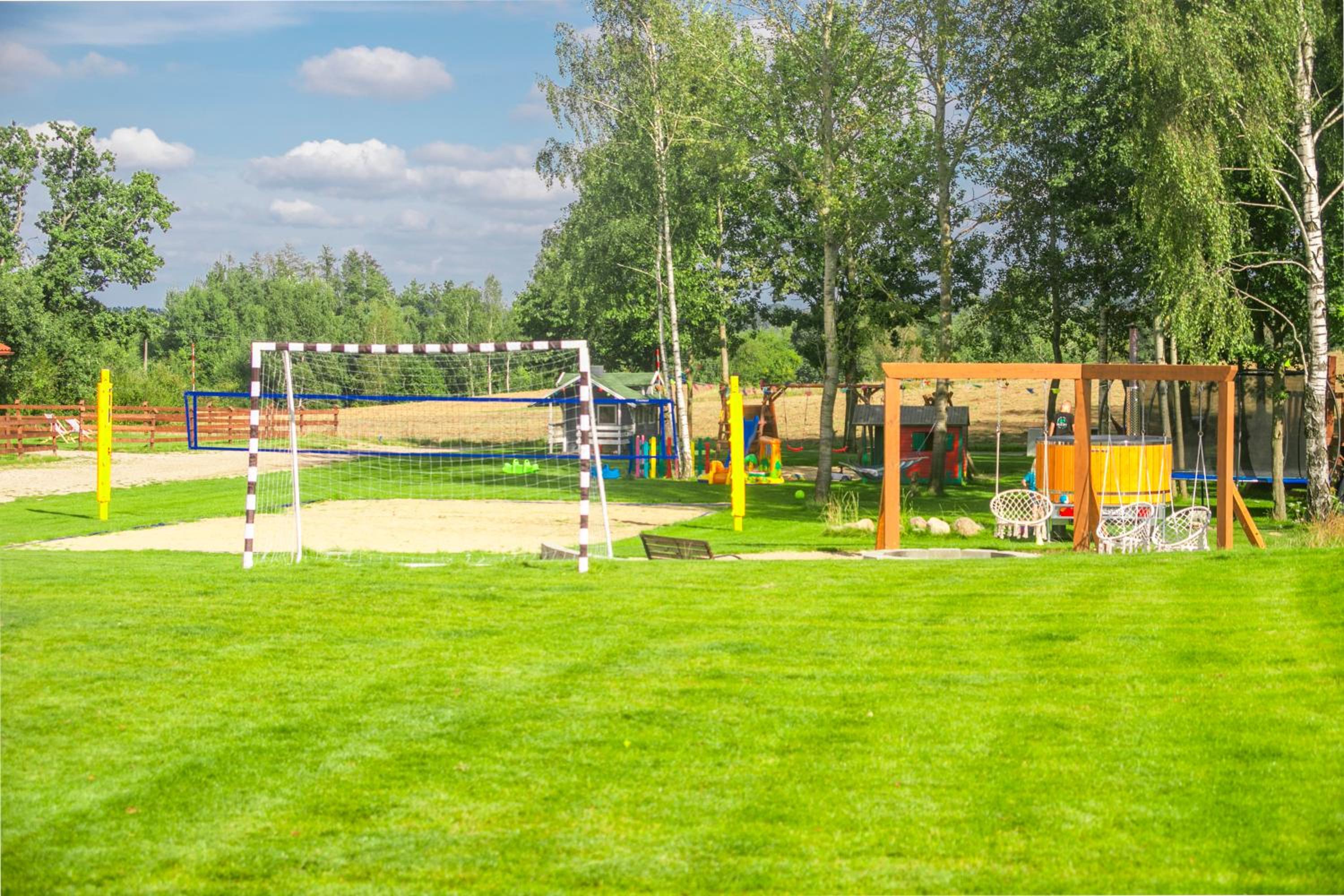 Ostoja Lemany - domki na Kaszubach, sauna, balia-jacuzzi, plac zabaw, tyrolka , dwa boiska, miejsce na ognisko, grill gazowy