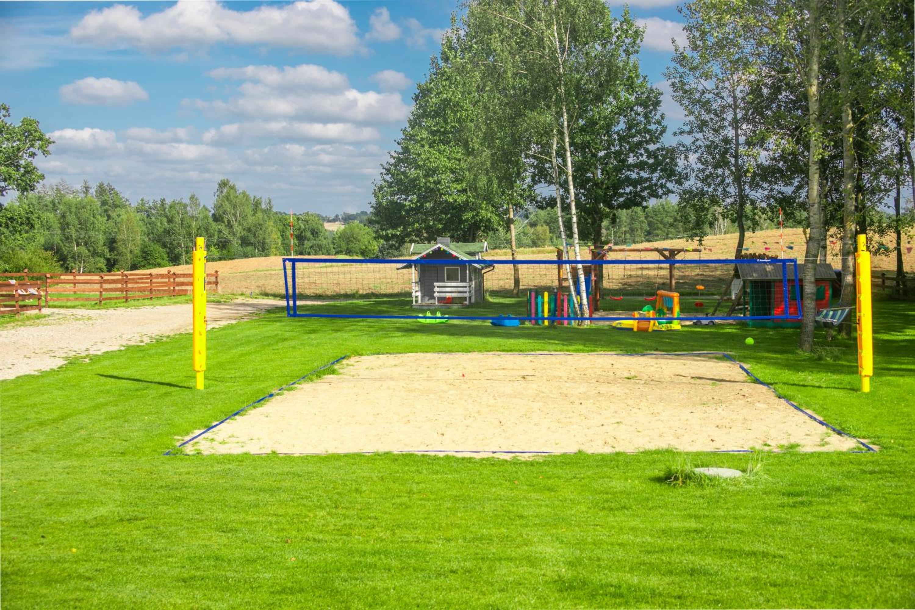 Ostoja Lemany - domki na Kaszubach, sauna, balia-jacuzzi, plac zabaw, tyrolka , dwa boiska, miejsce na ognisko, grill gazowy