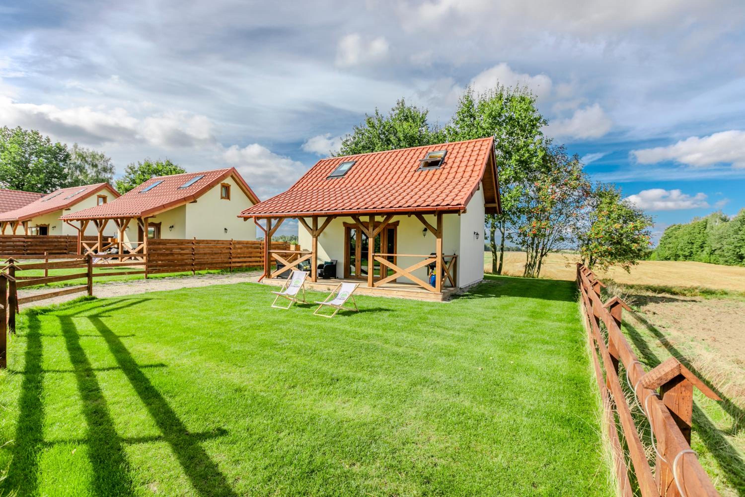 Ostoja Lemany - domki na Kaszubach, sauna, balia-jacuzzi, plac zabaw, tyrolka , dwa boiska, miejsce na ognisko, grill gazowy