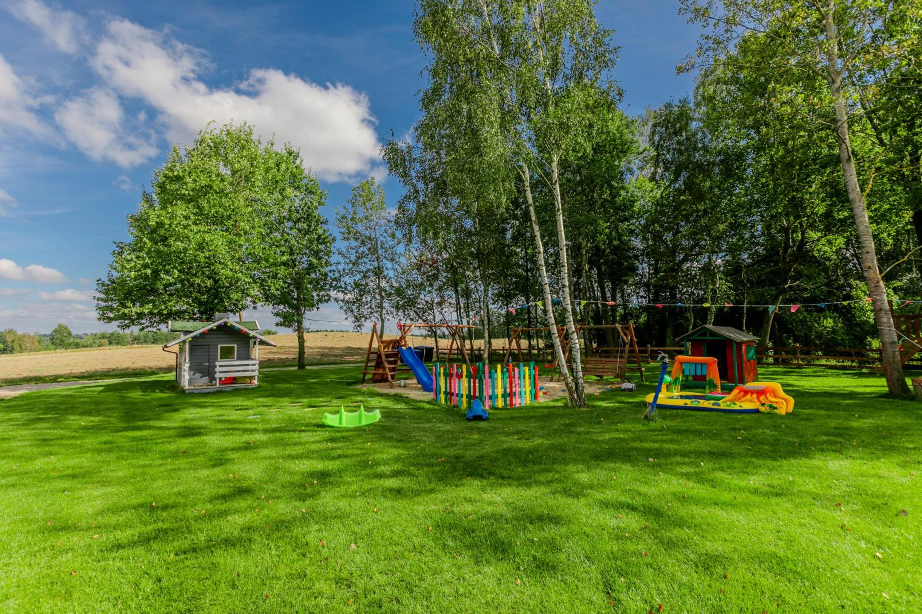 Ostoja Lemany - domki na Kaszubach, sauna, balia-jacuzzi, plac zabaw, tyrolka , dwa boiska, miejsce na ognisko, grill gazowy