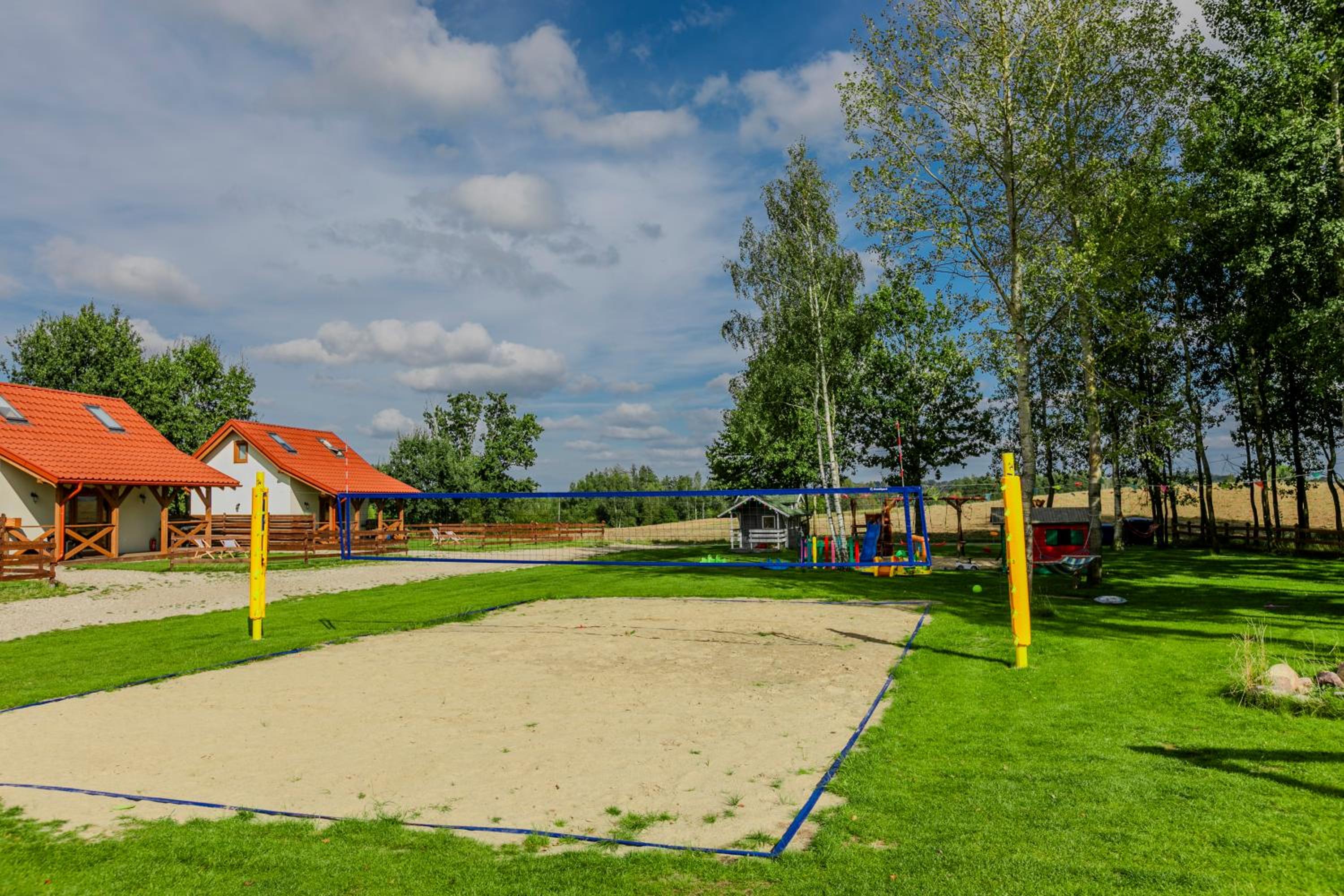Ostoja Lemany - domki na Kaszubach, sauna, balia-jacuzzi, plac zabaw, tyrolka , dwa boiska, miejsce na ognisko, grill gazowy