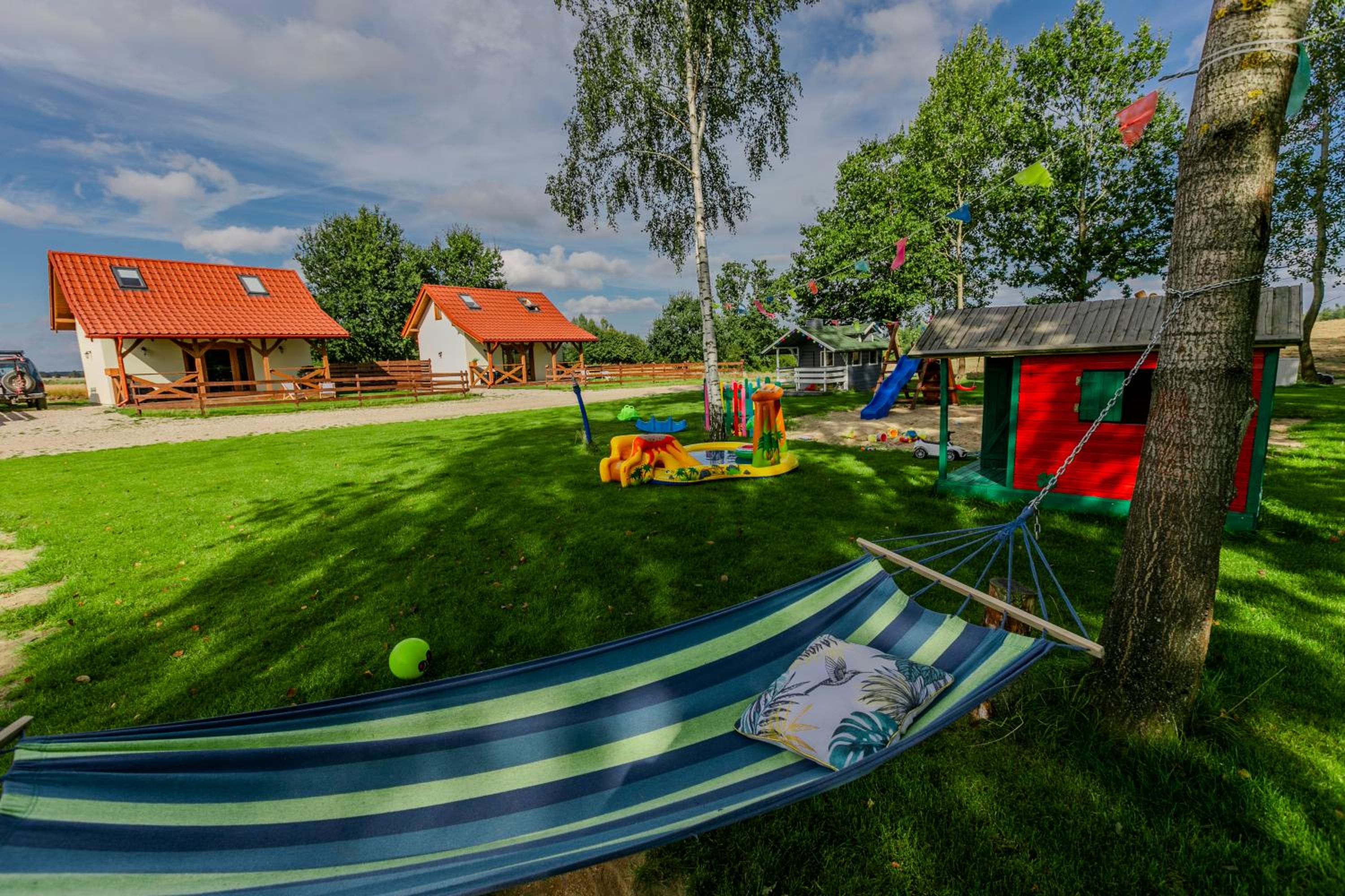 Ostoja Lemany - domki na Kaszubach, sauna, balia-jacuzzi, plac zabaw, tyrolka , dwa boiska, miejsce na ognisko, grill gazowy