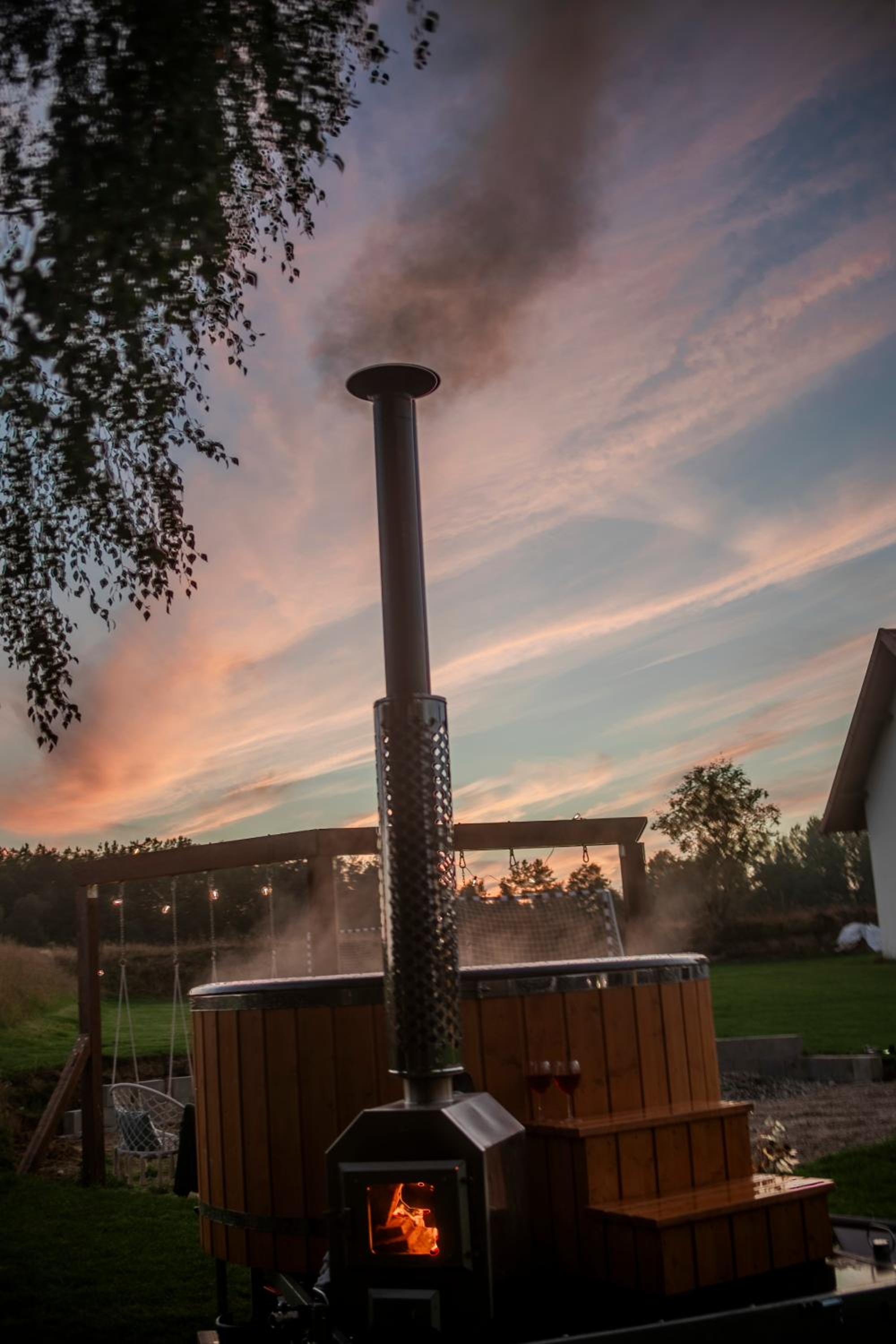 Ostoja Lemany - domki na Kaszubach, sauna, balia-jacuzzi, plac zabaw, tyrolka , dwa boiska, miejsce na ognisko, grill gazowy