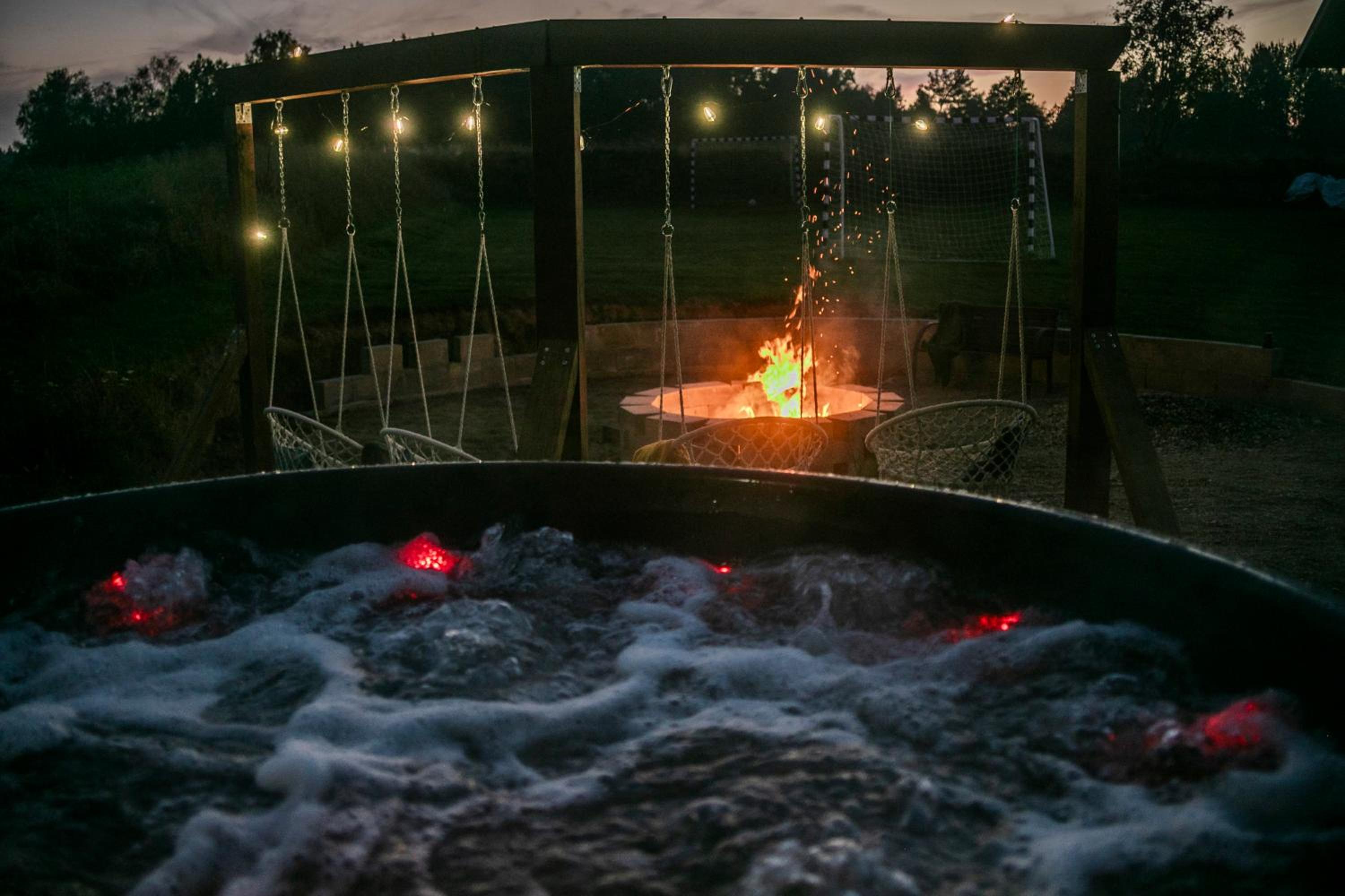 Ostoja Lemany - domki na Kaszubach, sauna, balia-jacuzzi, plac zabaw, tyrolka , dwa boiska, miejsce na ognisko, grill gazowy