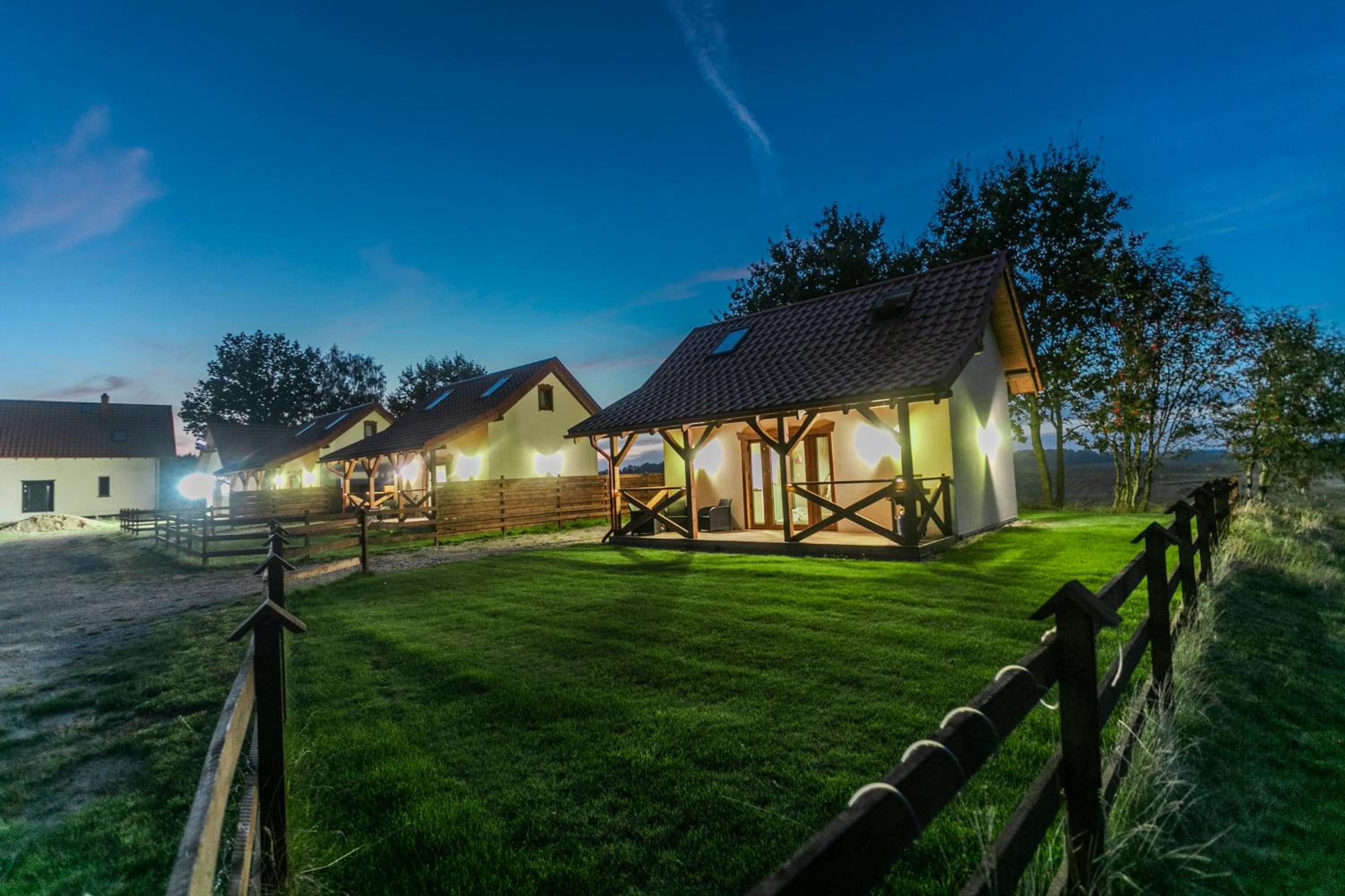 Ostoja Lemany - domki na Kaszubach, sauna, balia-jacuzzi, plac zabaw, tyrolka , dwa boiska, miejsce na ognisko, grill gazowy