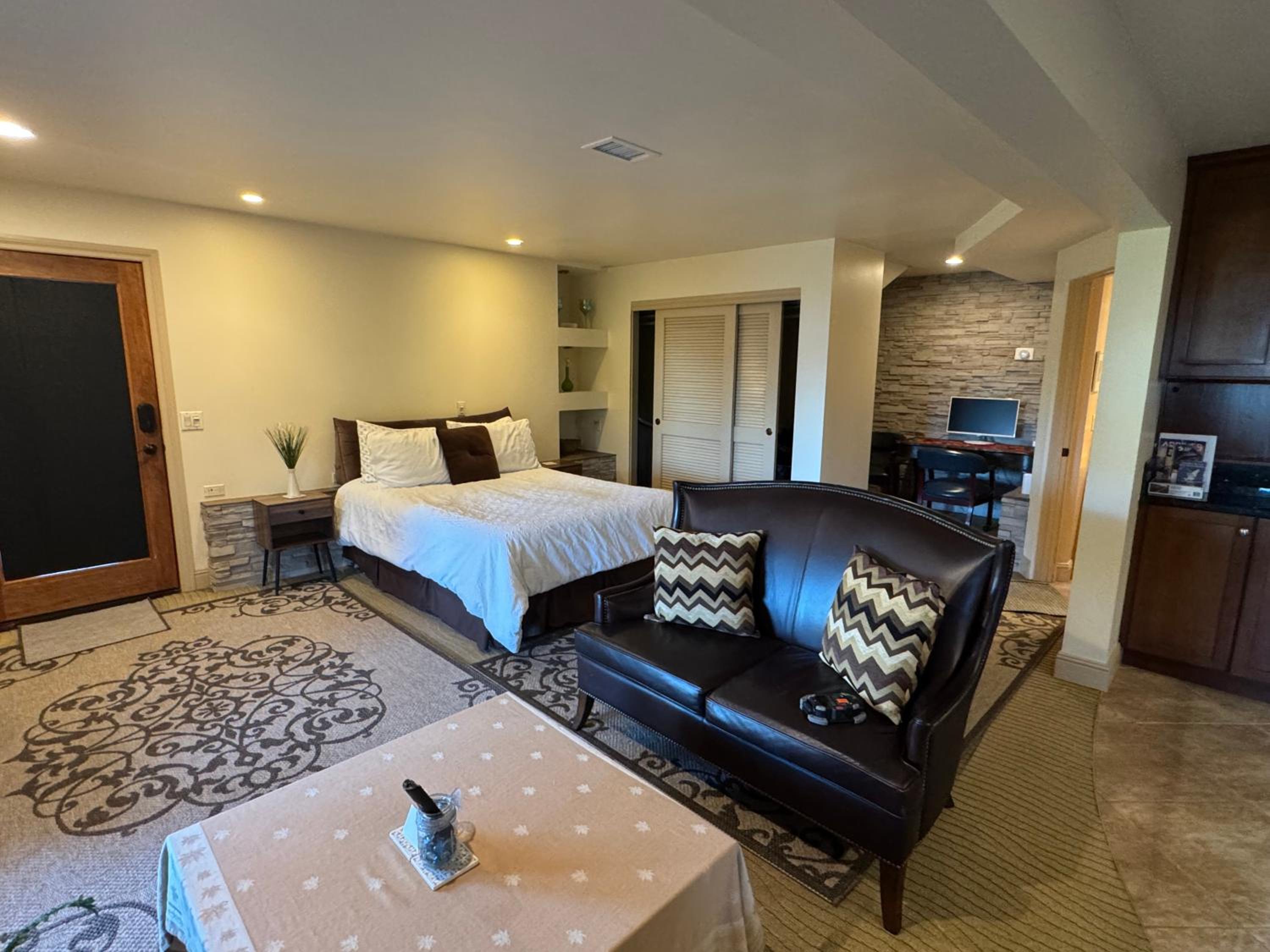 Guesthouse in Coastal Del Mar, California
