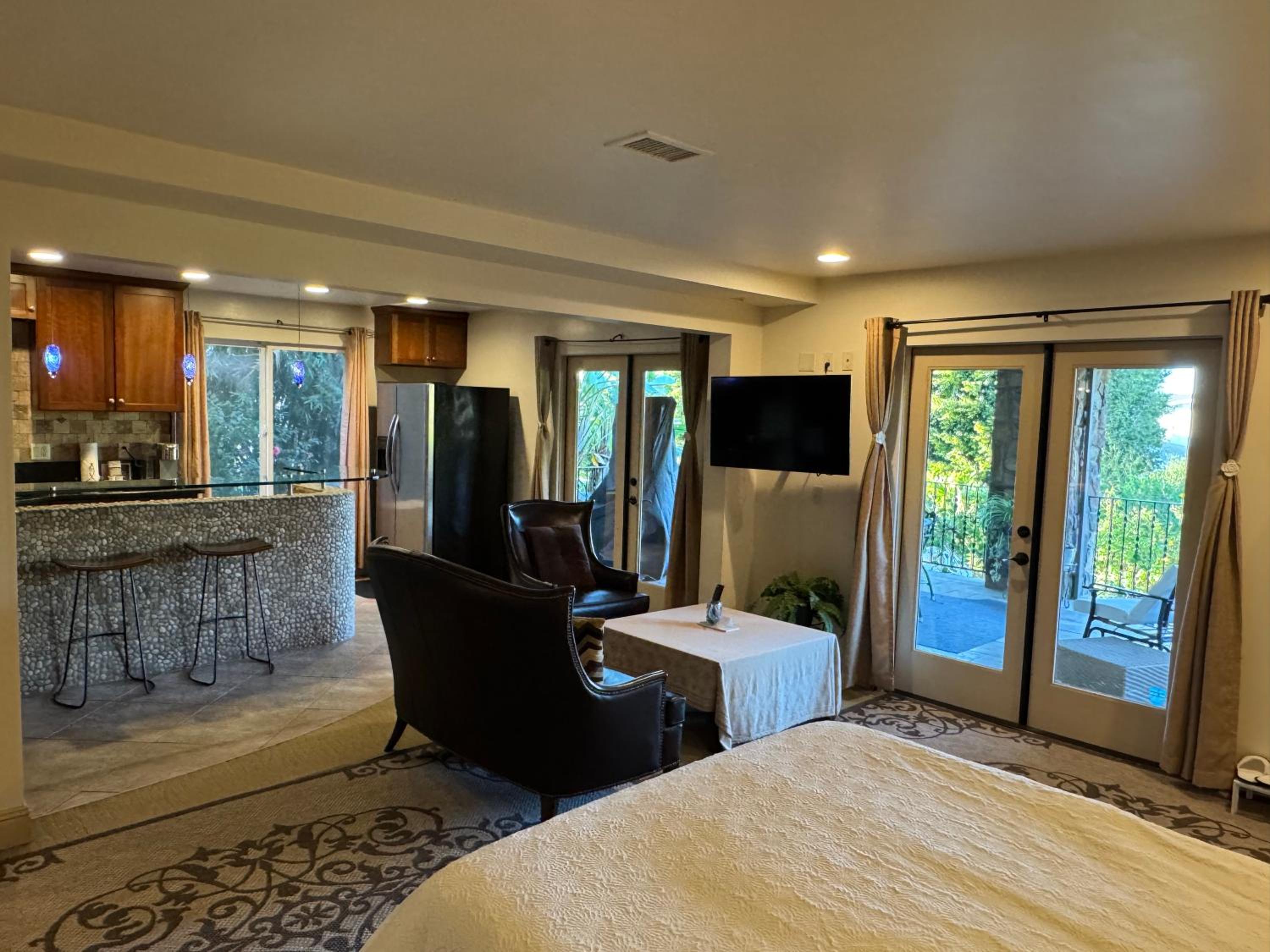 Guesthouse in Coastal Del Mar, California