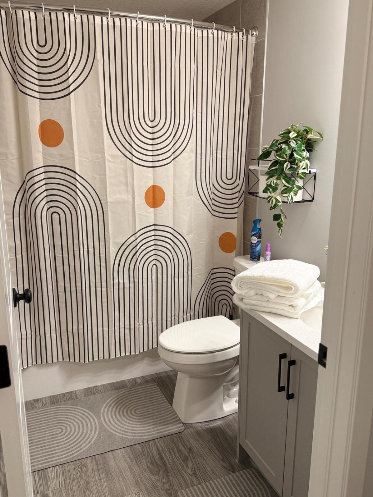 Relax, Recharge, Repeat 2Bedroom Walkout Haven
