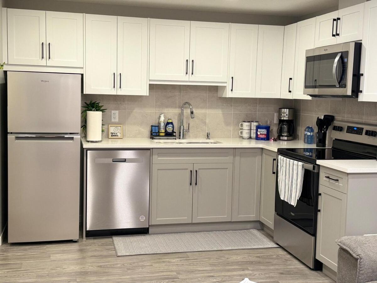 Relax, Recharge, Repeat 2Bedroom Walkout Haven
