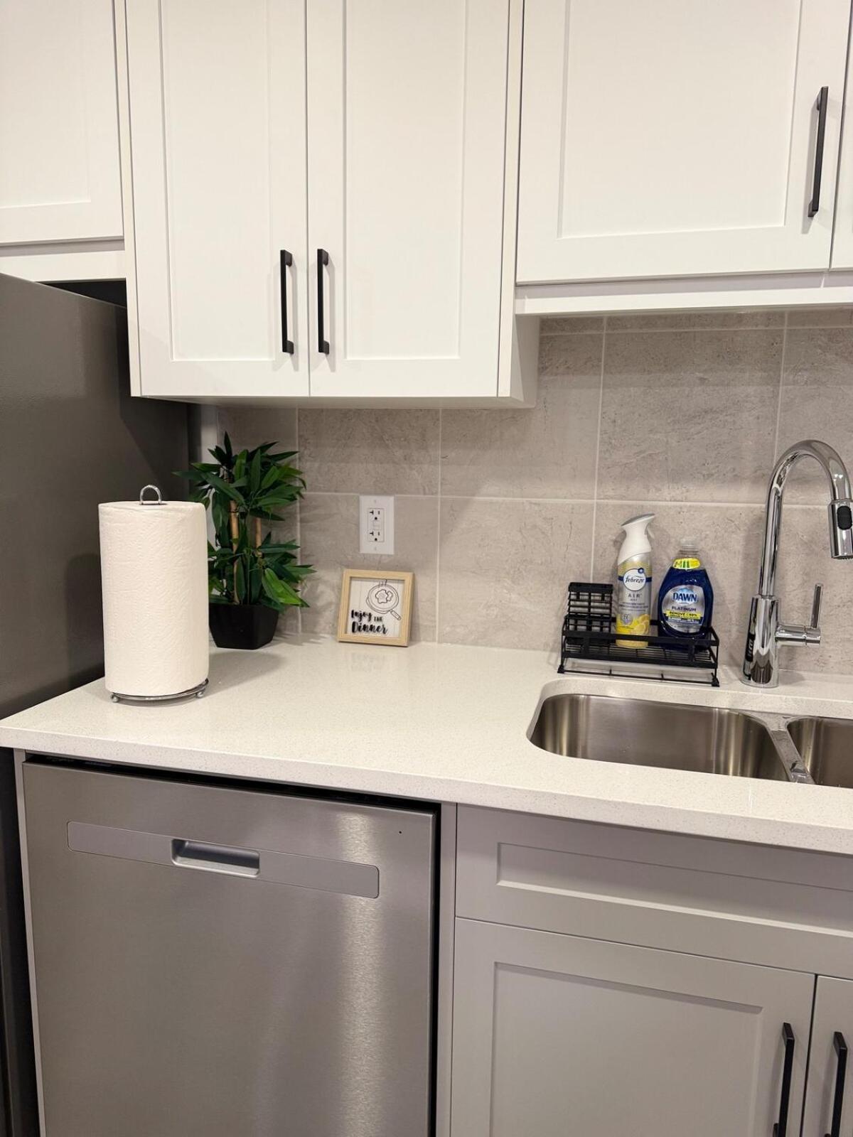 Relax, Recharge, Repeat 2Bedroom Walkout Haven