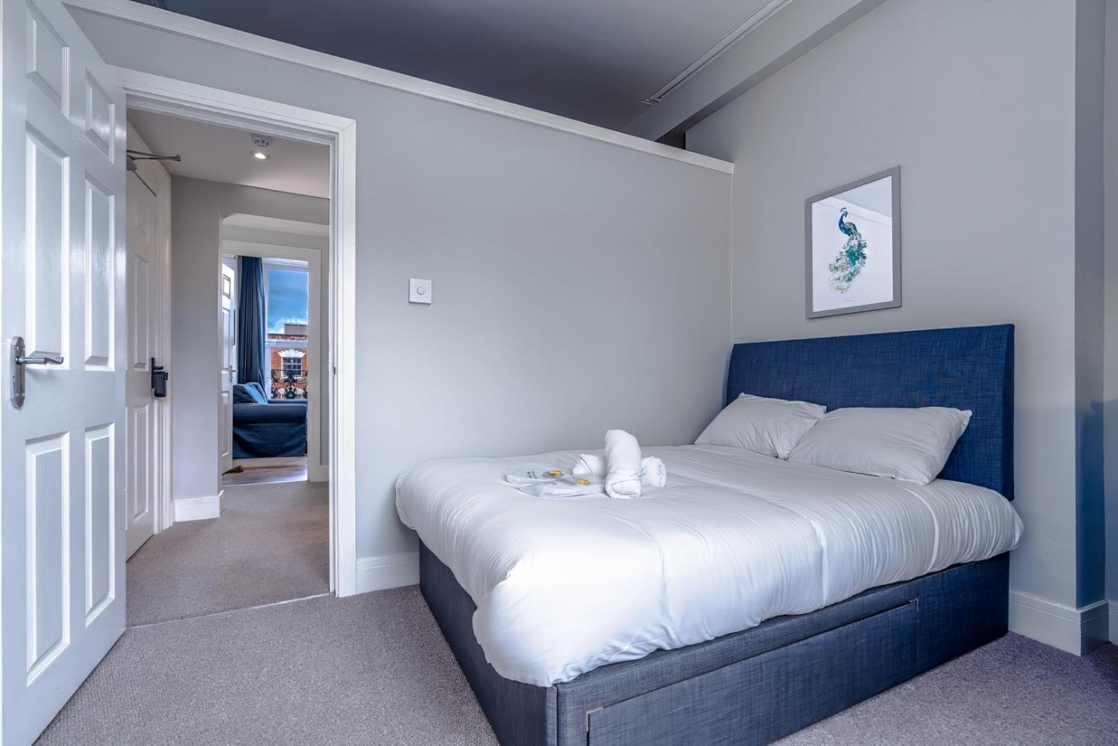 Artful flat with skyline view, Stokes Croft