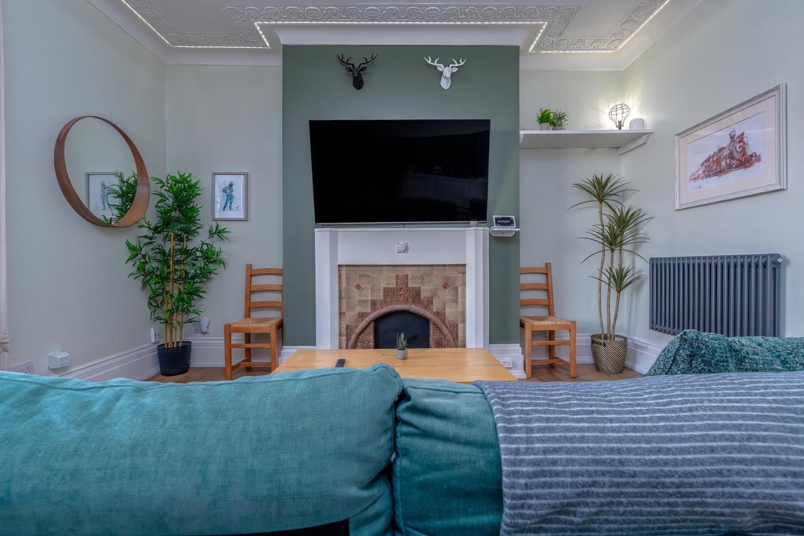 Designer Flat with City Views and Full Kitchen