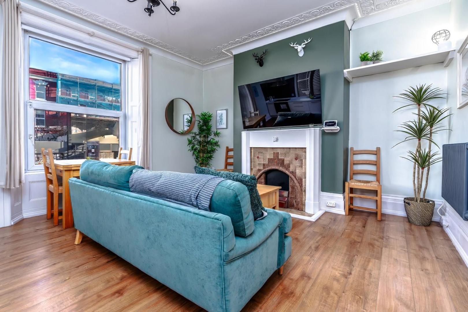 Designer Flat with City Views and Full Kitchen