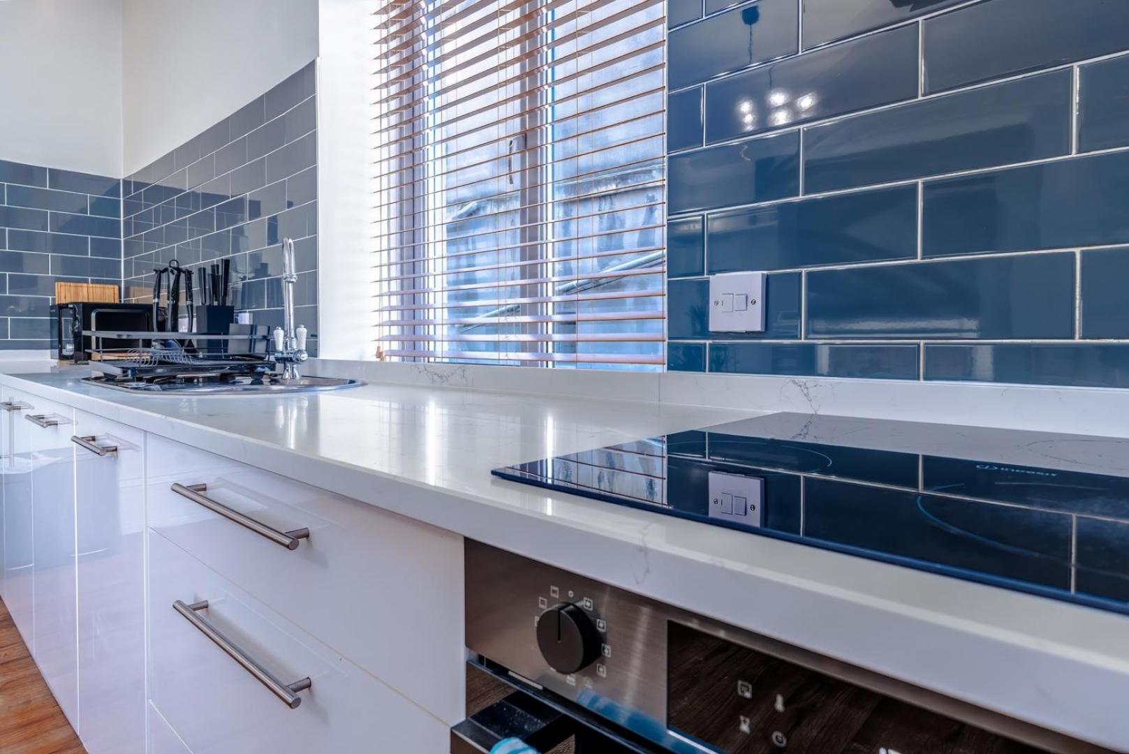 Designer Flat with City Views and Full Kitchen