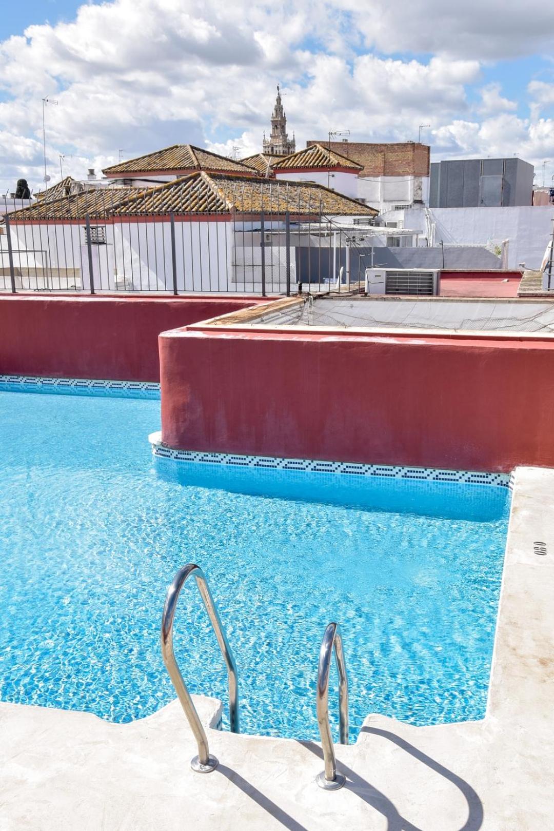 New! Contemporary with pool and parking included