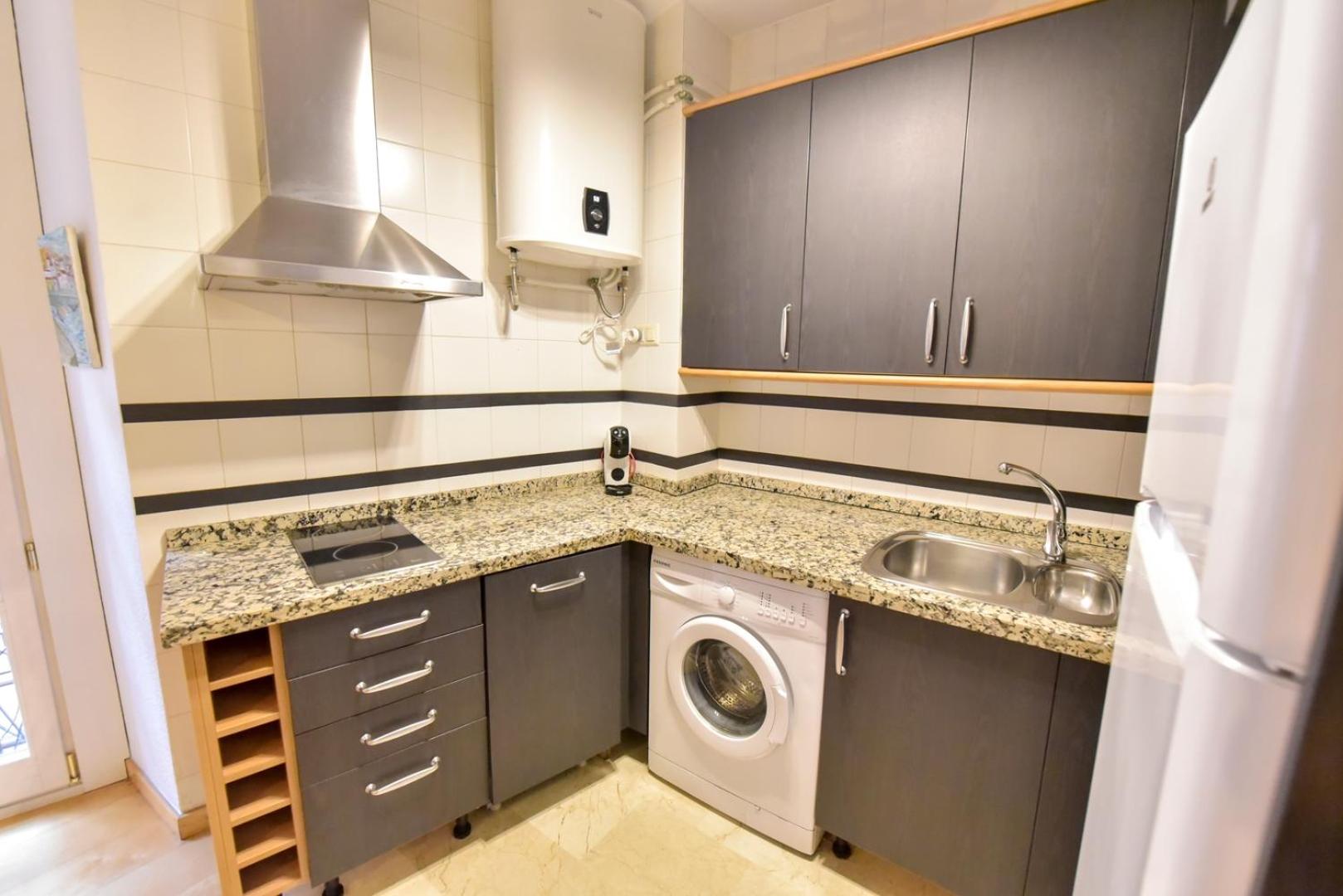 New! Contemporary with pool and parking included