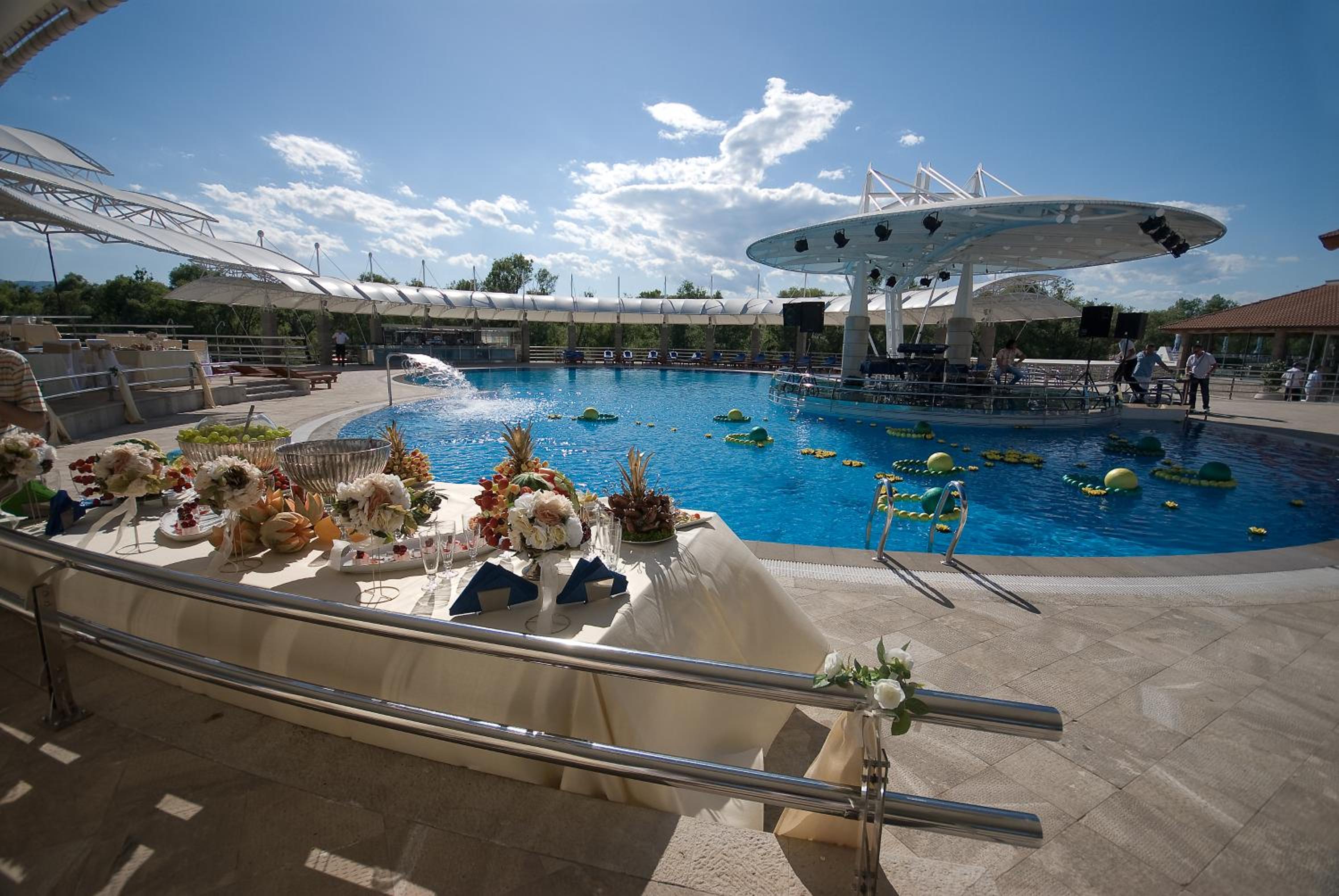 swimming pool