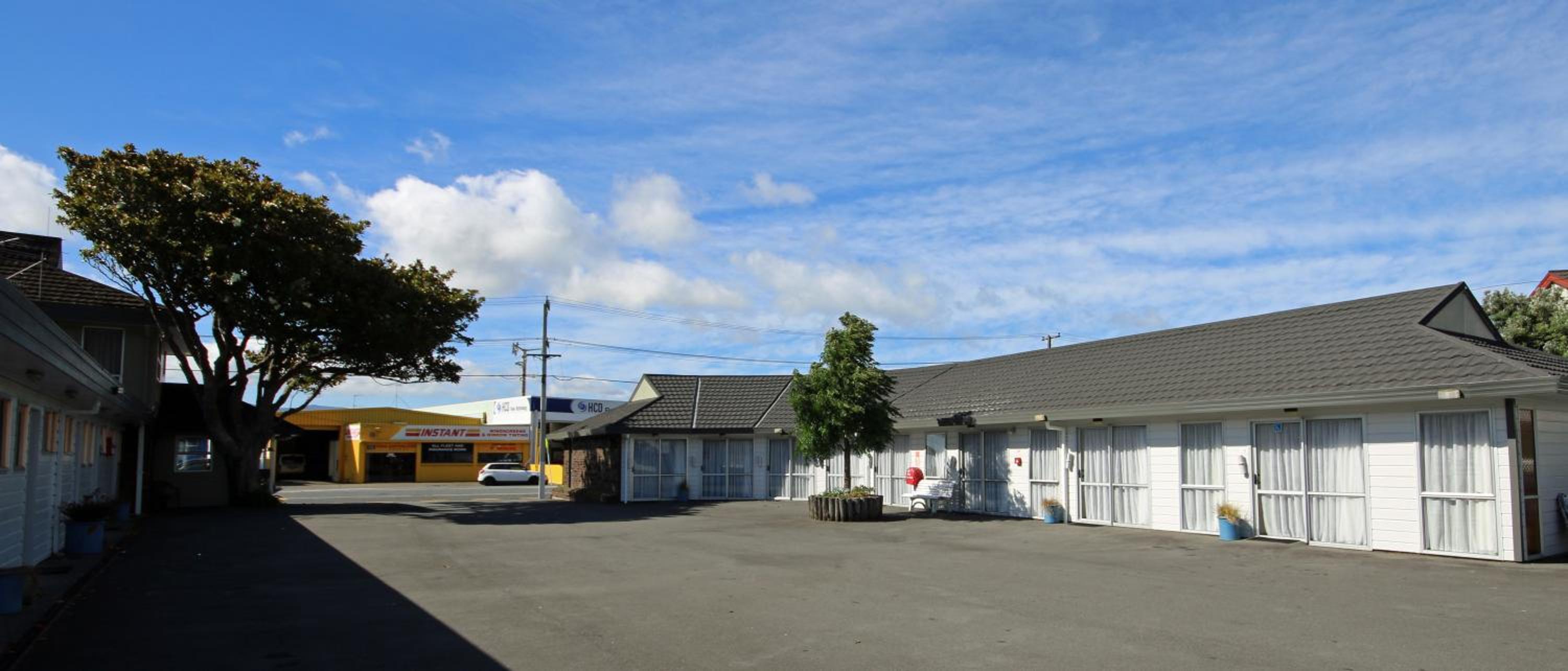 Midway Pacifica Lodge