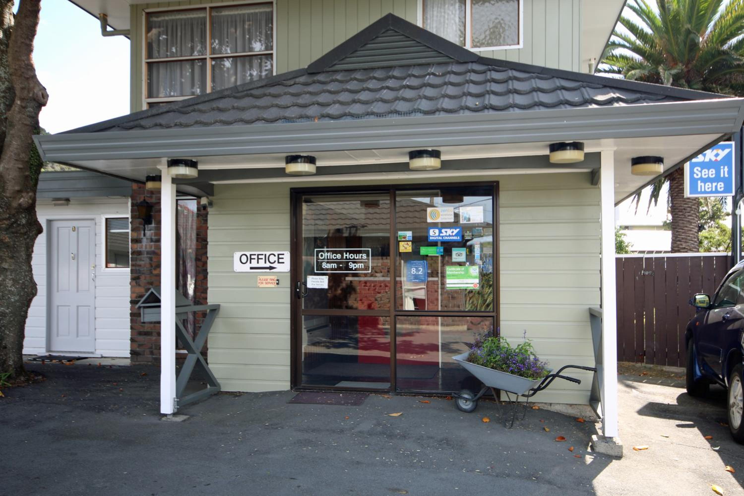 Midway Pacifica Lodge