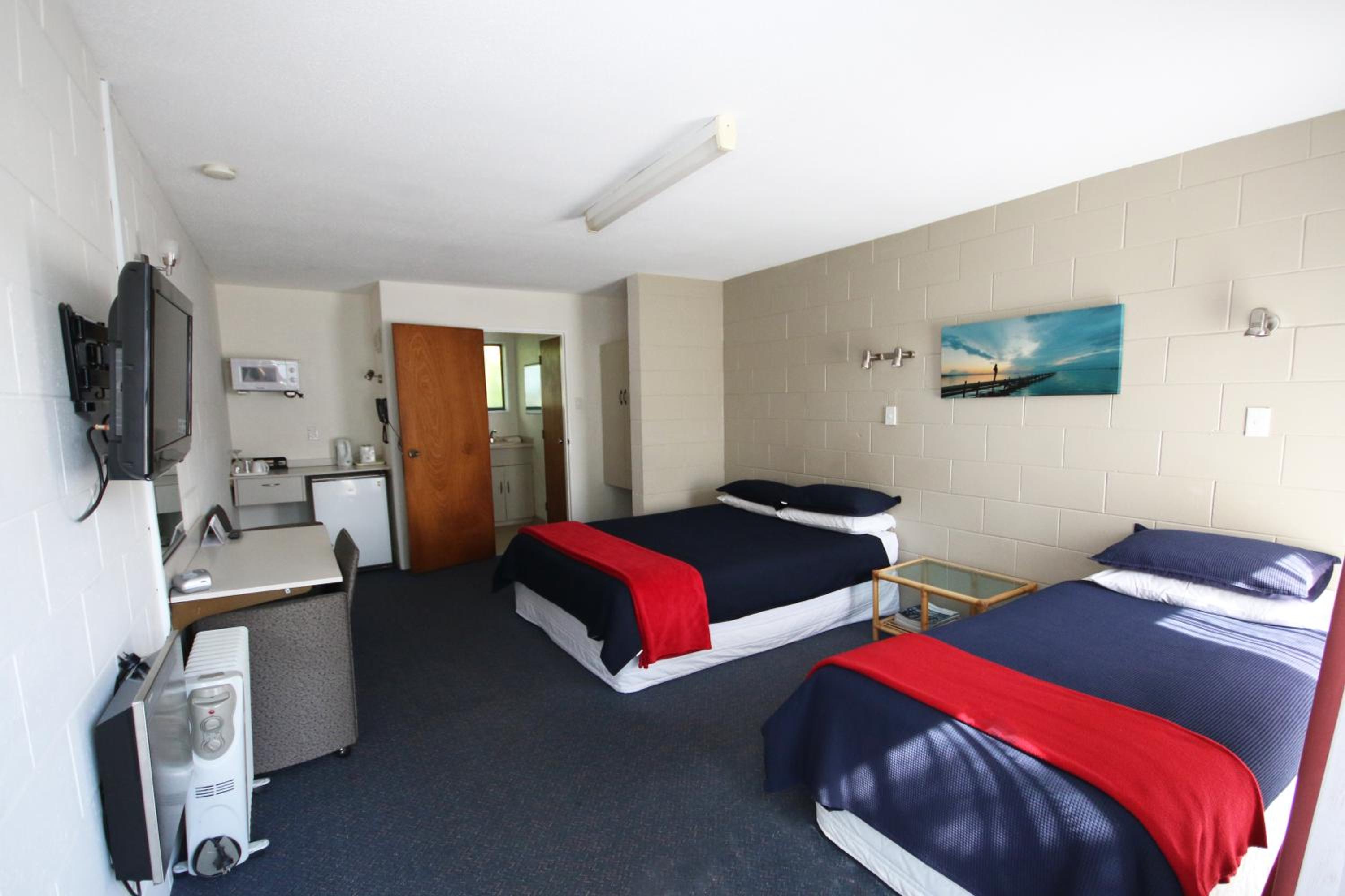 Midway Pacifica Lodge