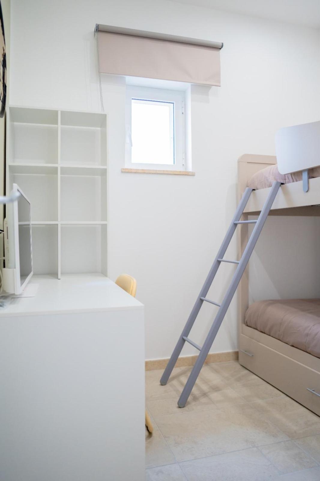 Roses Suite & Apartments