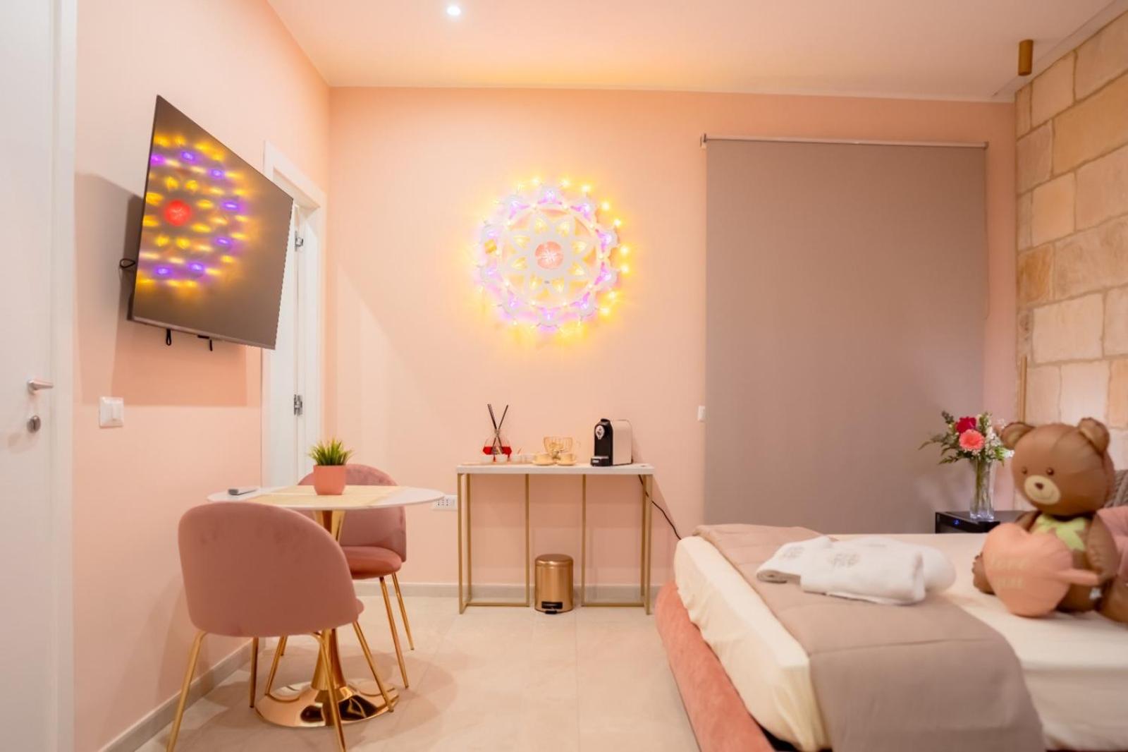 Roses Suite & Apartments